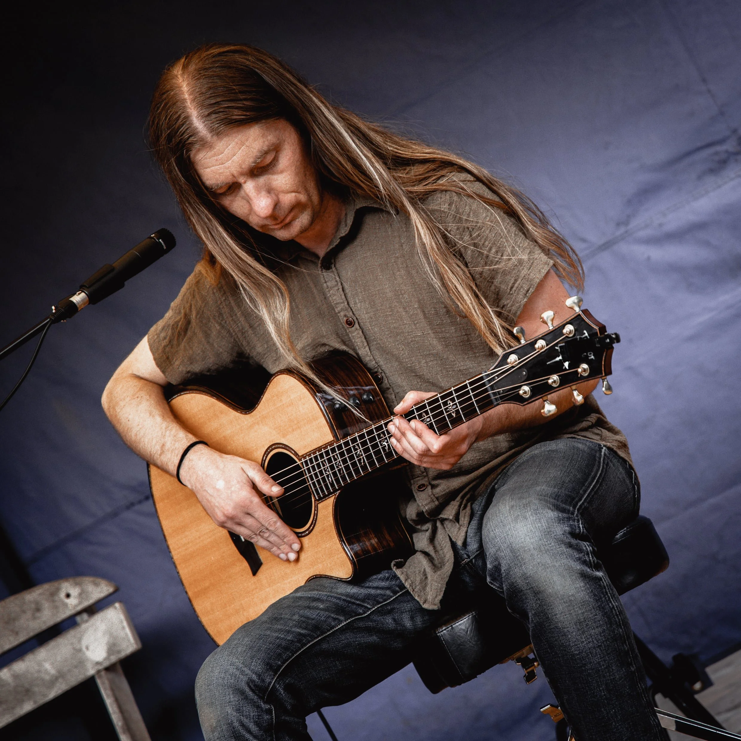 Book folk Melbourne | MAX warm instrumental performance for elegant gatherings | ArtistBookings