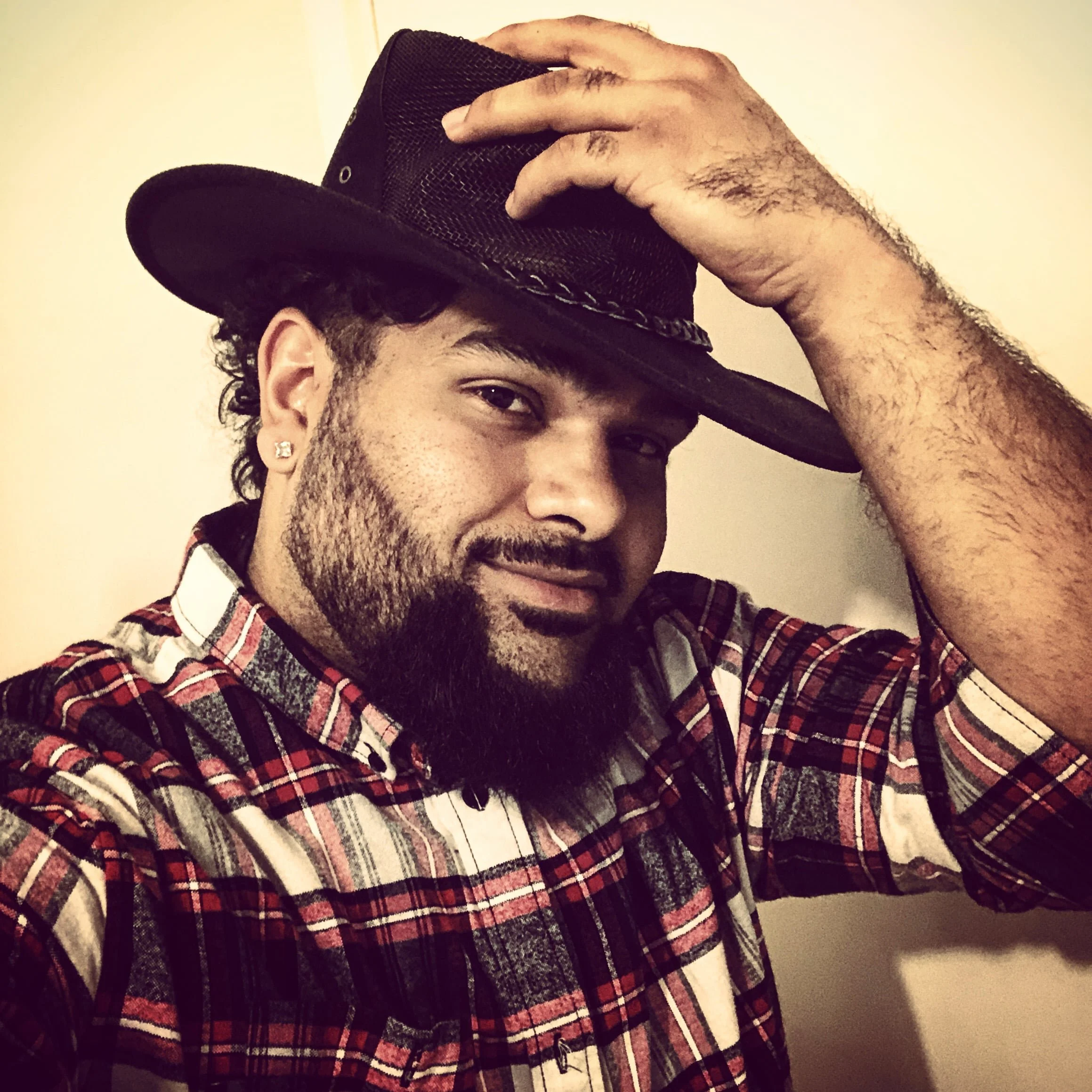 Book Aboriginal Alternative Singer-songwriter Perth | BILLY gala dinner performance | Artist Bookings