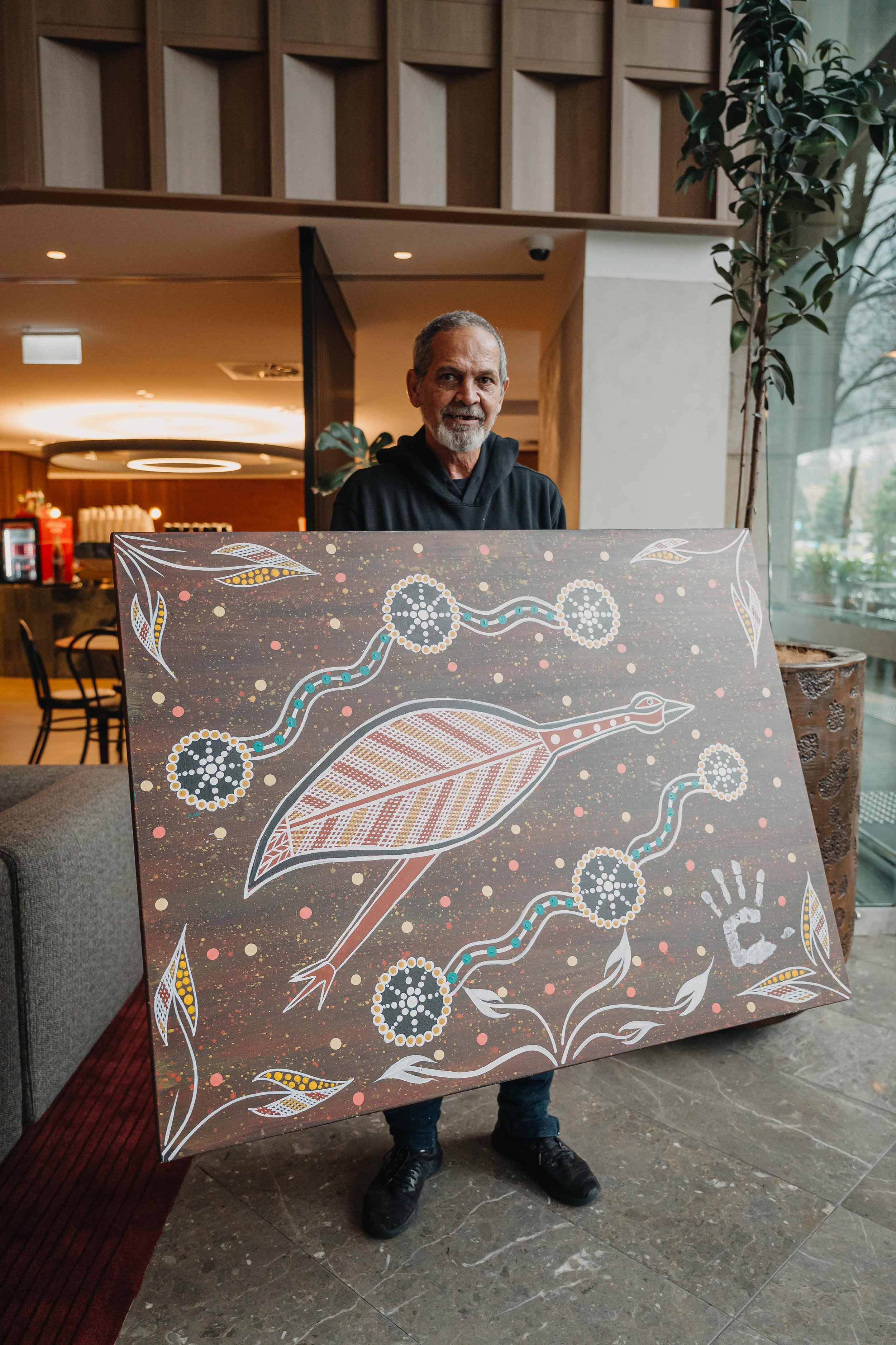 Hire First Nation cultural artist Melbourne | JOHNNY is acclaimed for linework demonstrations