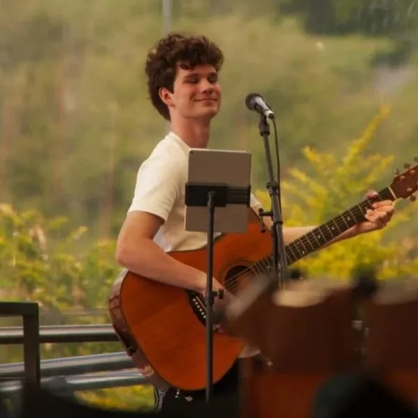 LUKE BRISBANE SOLO MUSICIAN PRIVATE FUNCTION ENTERTAINMENT