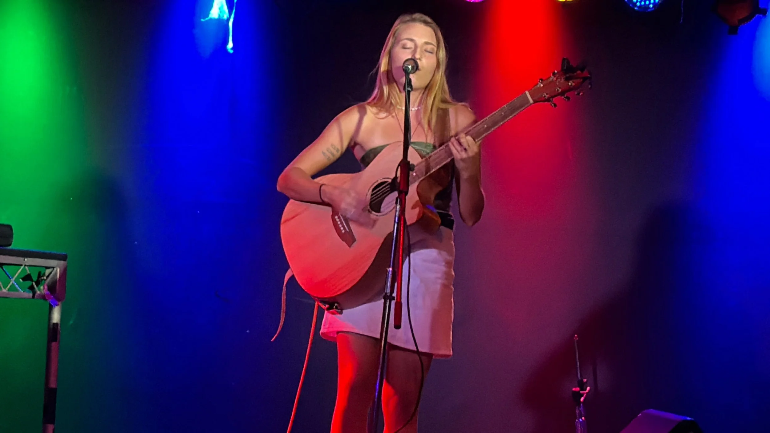 Book country folk festivals Sydney | CHARLI live music | Artist Bookings