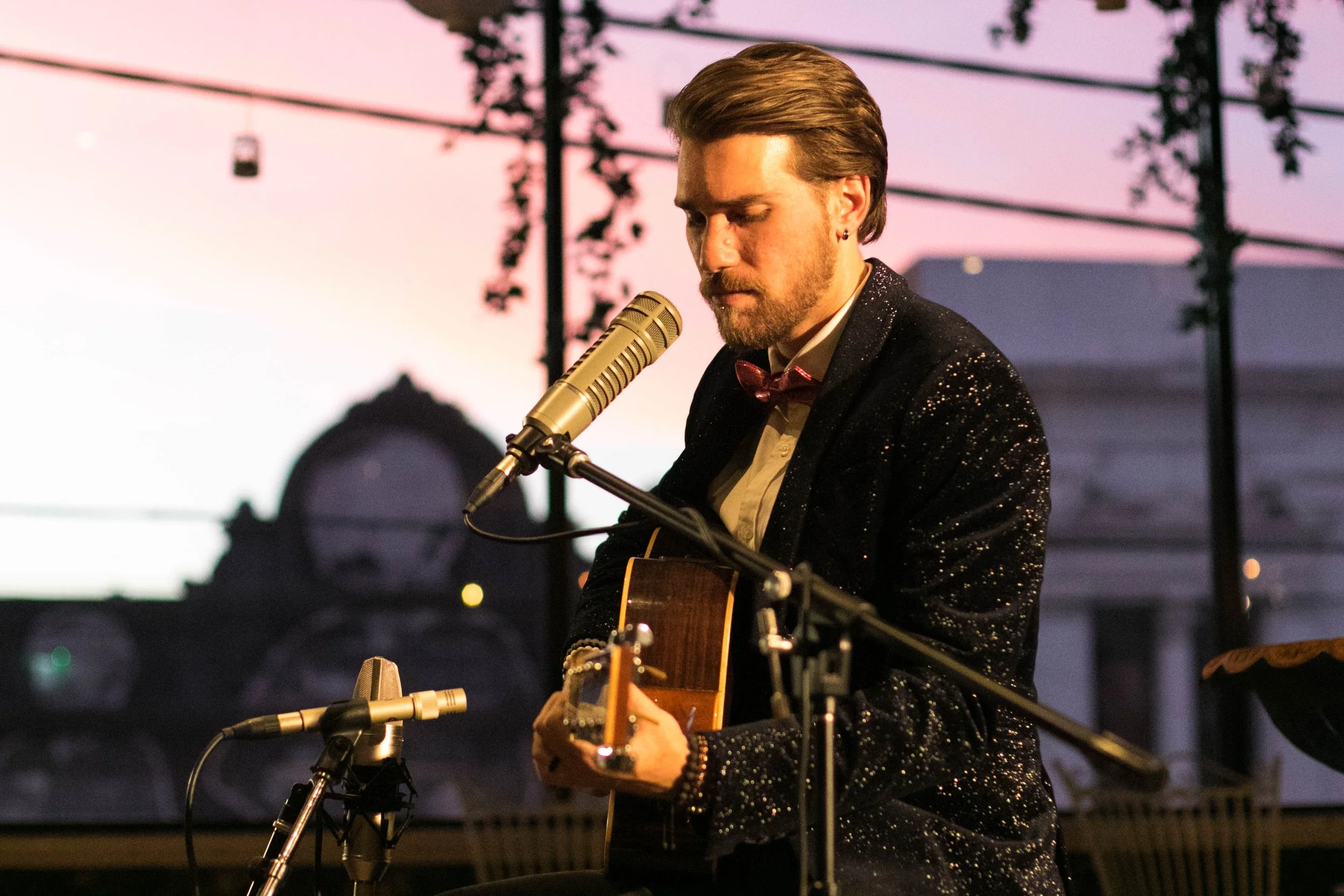 AARON MELBOURNE LIVE PERFORMANCE CORPORATE MUSICIAN HIRE