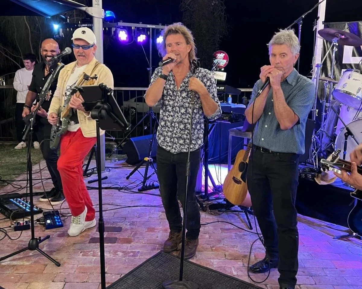 Hire dance band Melbourne | LOIS LANE engaging classic rock entertainment | Artist Bookings