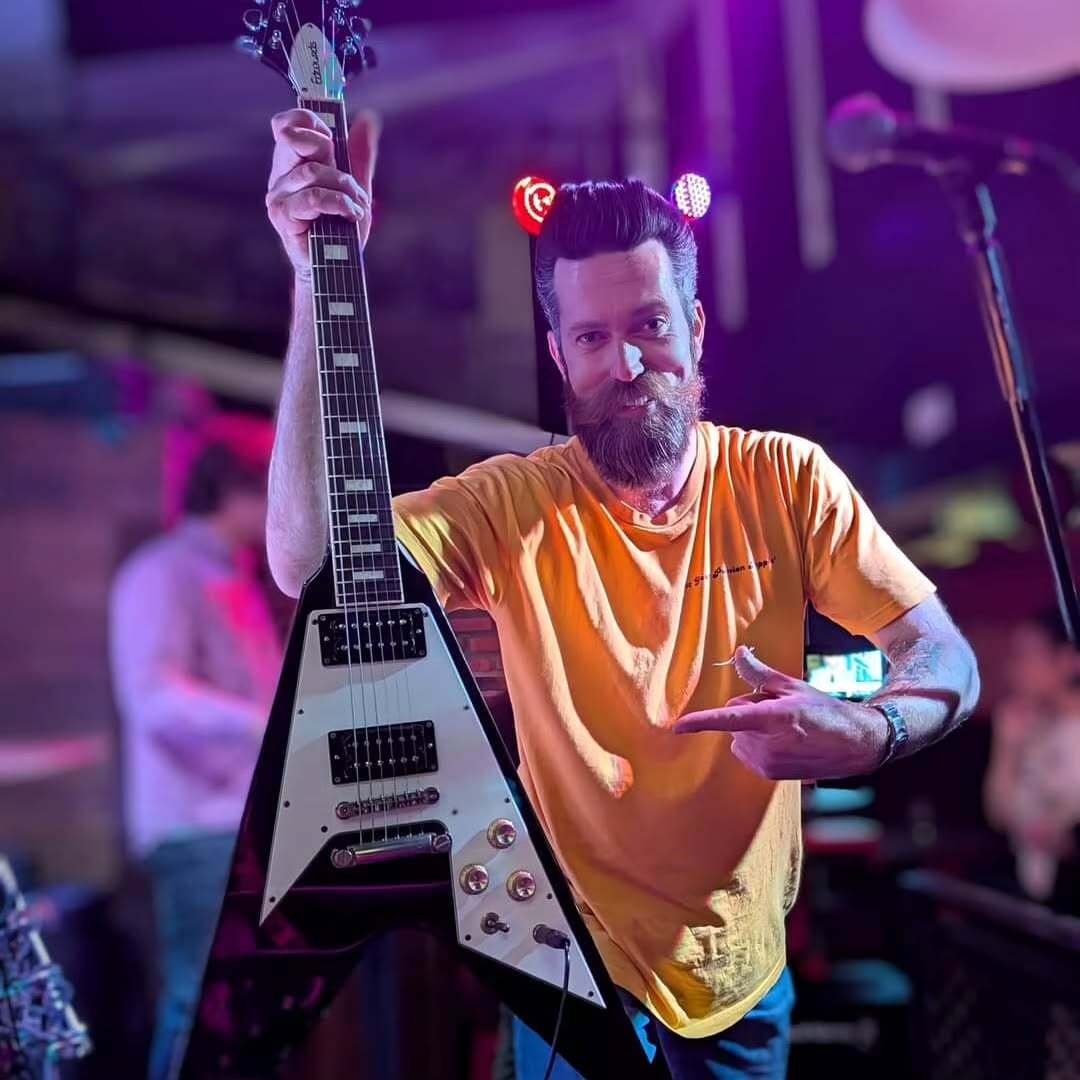 Hire folk rock entertainer Melbourne | JUSTIN dynamic festival performance solo or with band