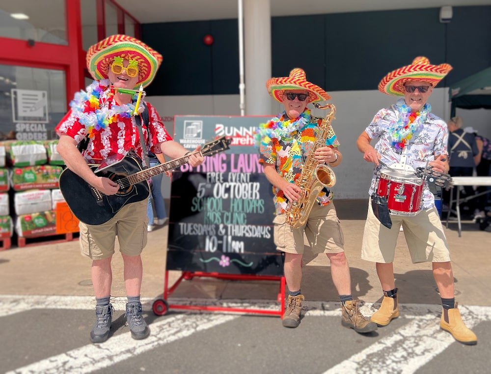 JACKSON GROOVE ROAMING performs classic hits as Melbourne walkabout band