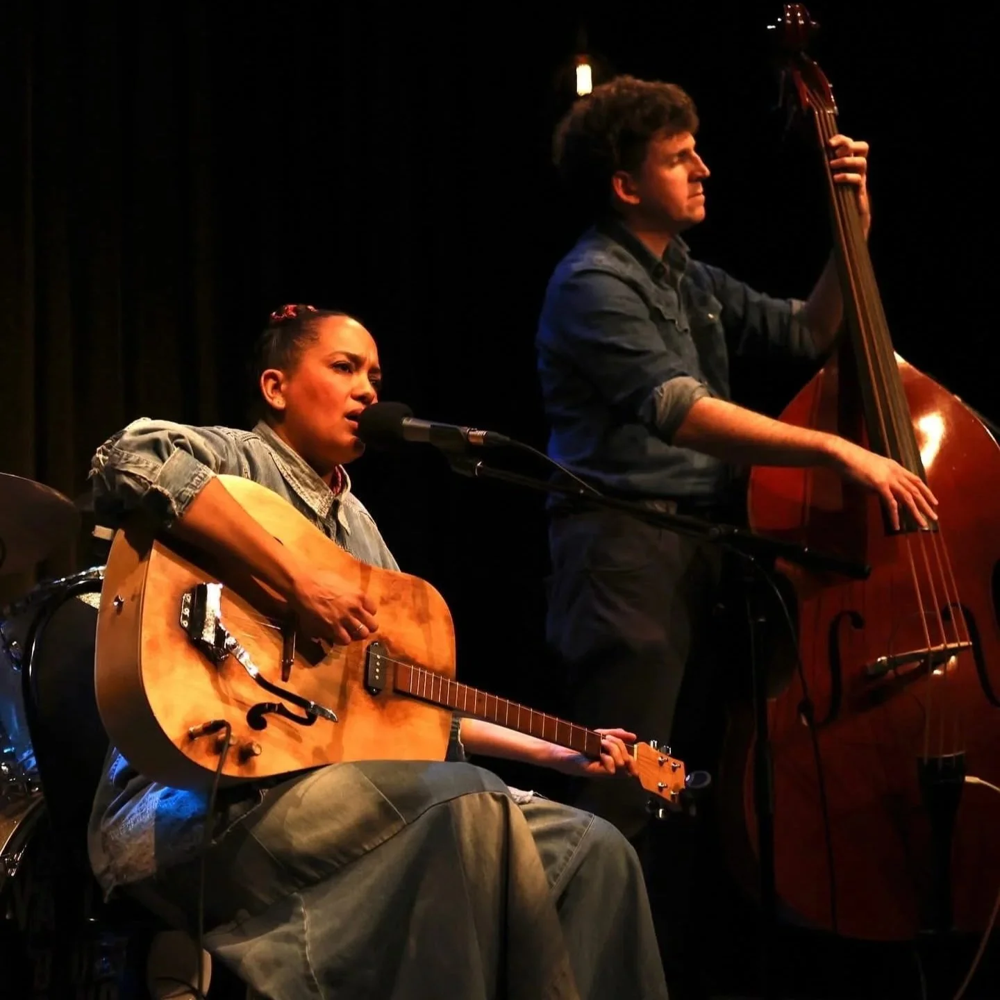 SUZIE D DUO MELBOURNE ACOUSTIC DUO CAFE PERFORMANCE BOOKING