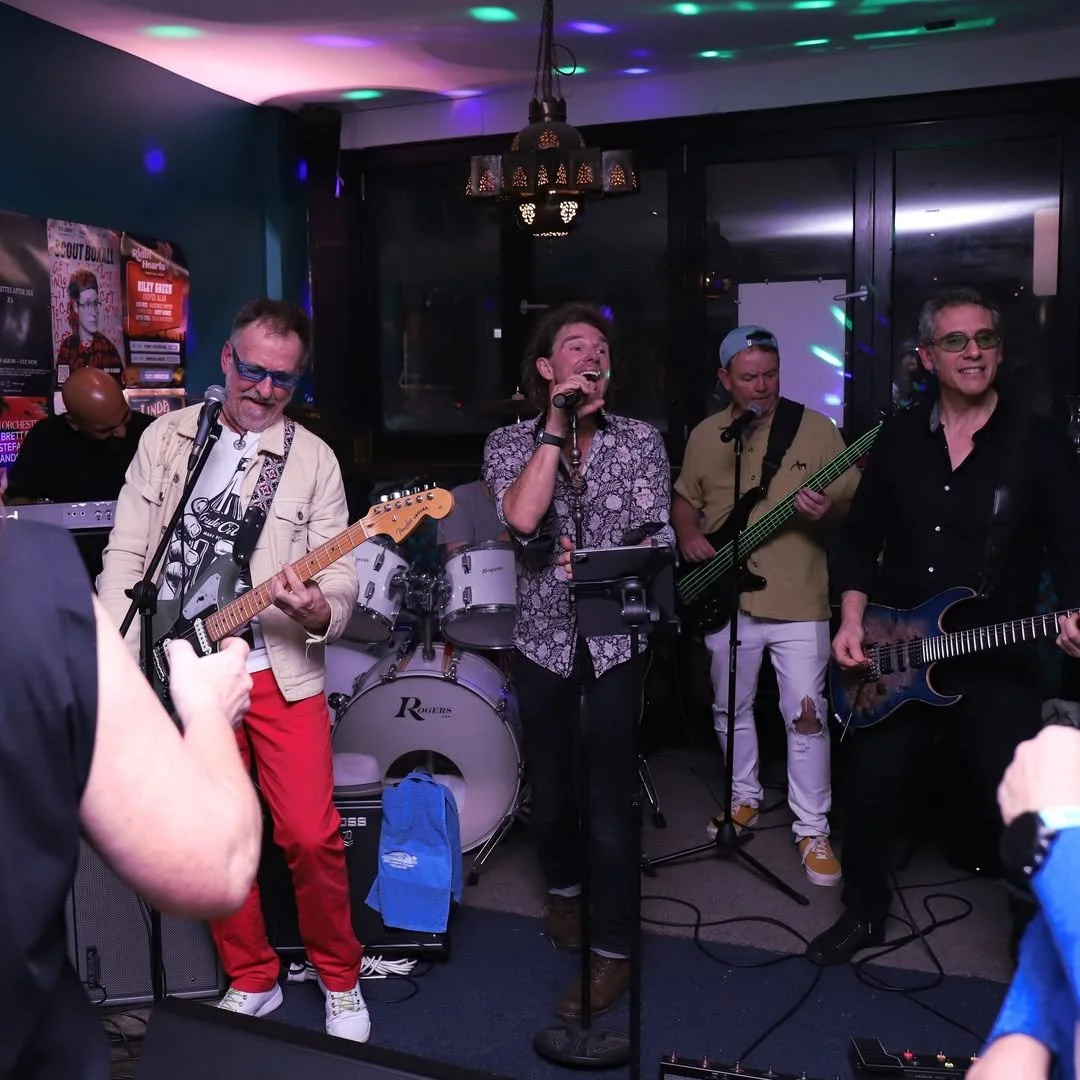 Hire dance rock Melbourne | LOIS LANE high energy performances for parties | Artist Bookings