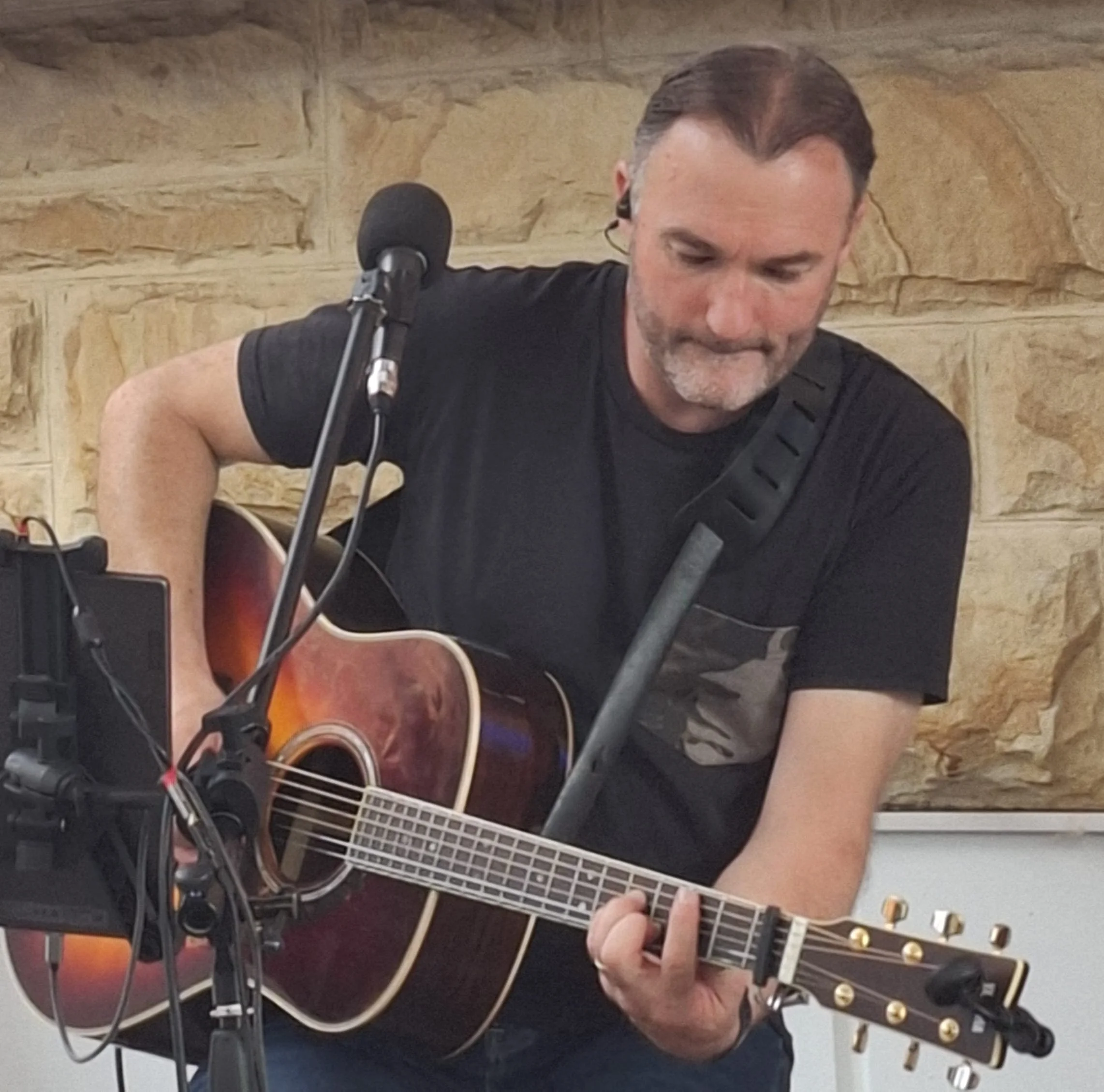 STEVIE ADELAIDE ACOUSTIC ROCK PUB LIVE PERFORMANCE ENTERTAINER