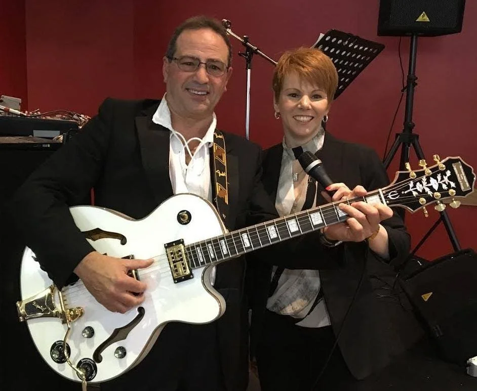 CHARLES MELBOURNE CROONER SINGER RESTAURANT LIVE PERFORMANCE ENTERTAINER