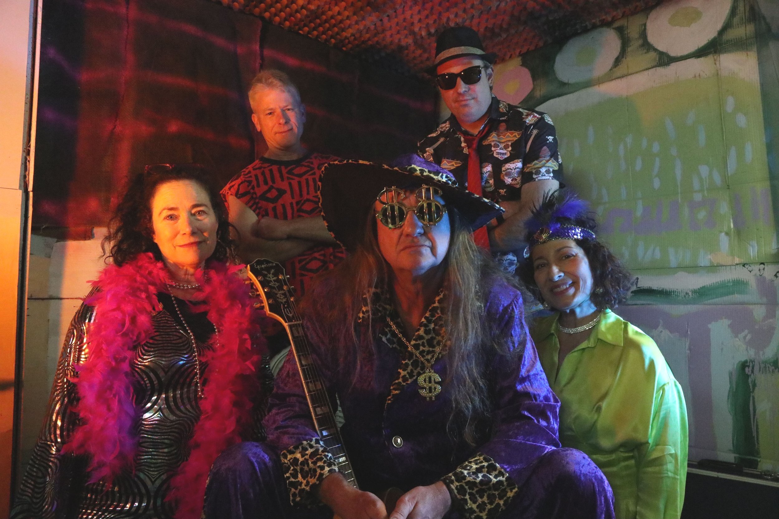 GROOVETUBE is a Brisbane-based dance band specializing in 70s-80s hits.