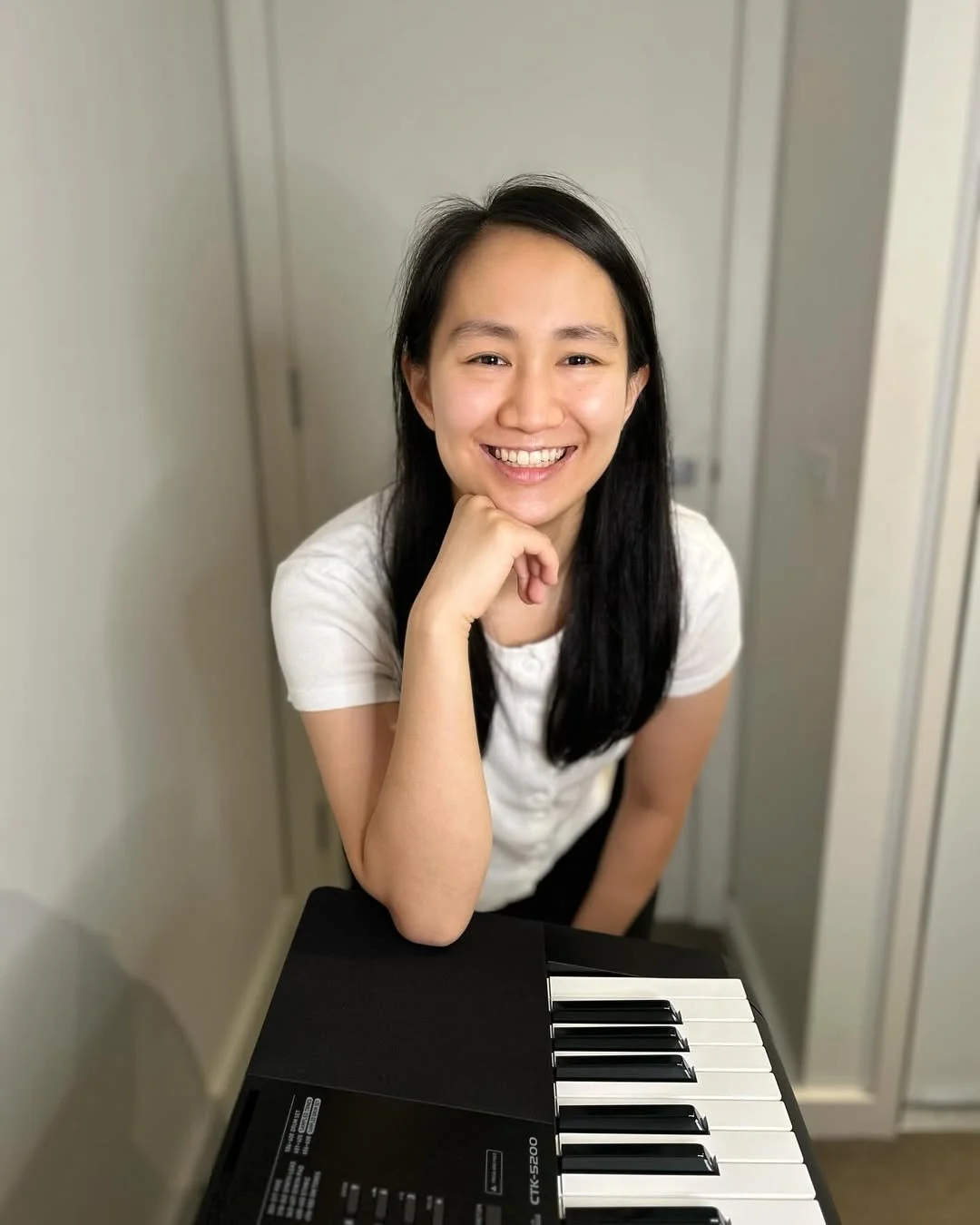 Melbourne pop singer EVELYN is perfect for birthday party shows | Book Now | Artist Bookings