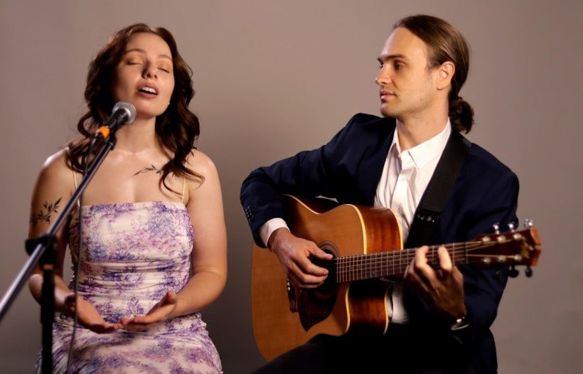 Book CHARLOTTE DUO for Melbourne folk music experiences
