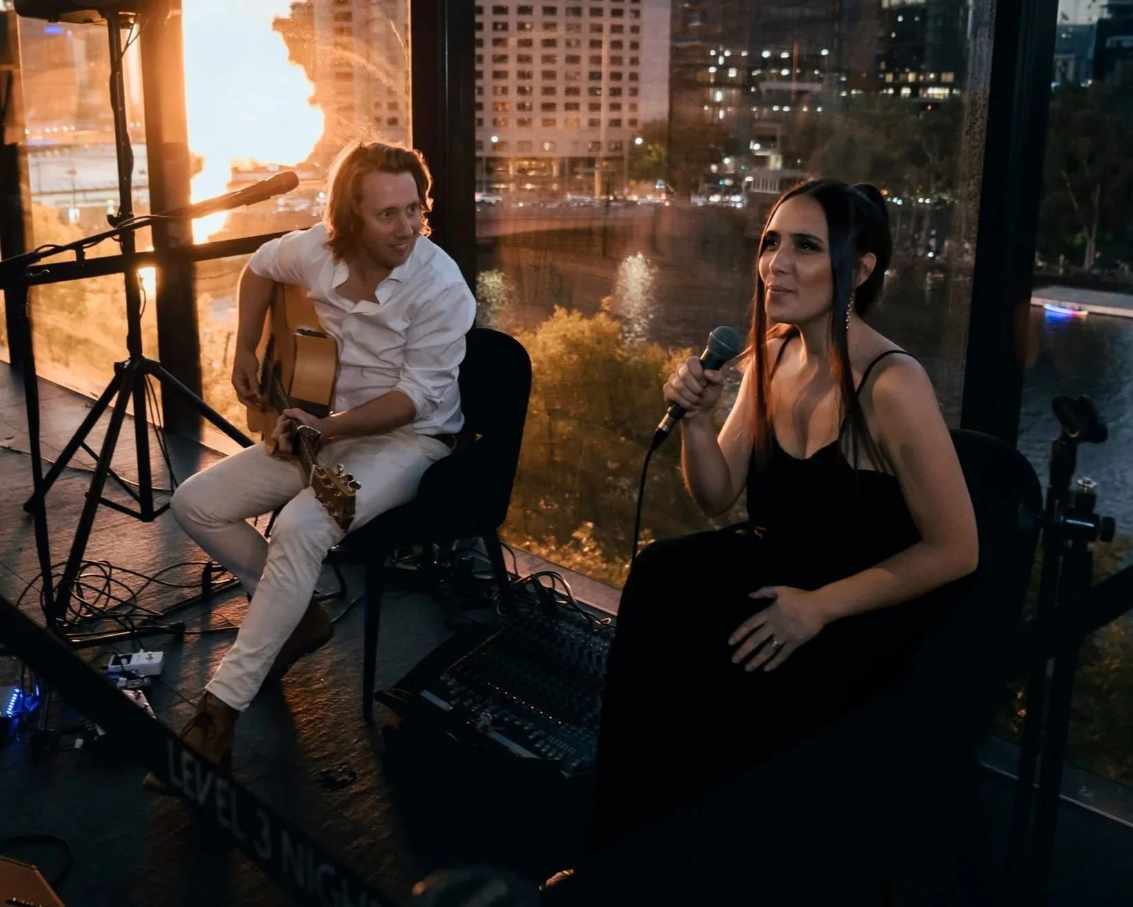 NATHAN AND SUSIE MELBOURNE ACOUSTIC DUO WEDDING LIVE ENTERTAINMENT HIRE