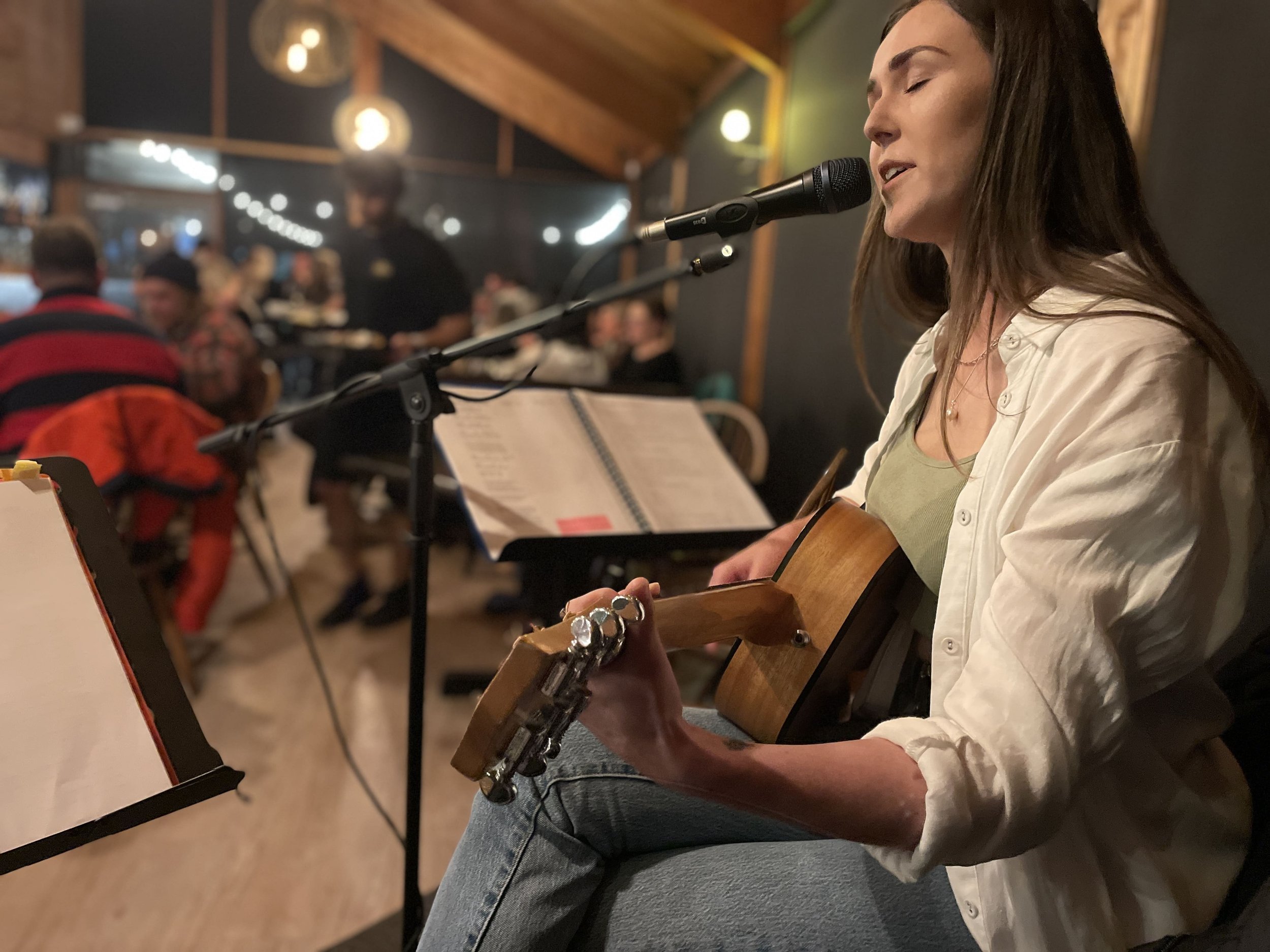 DAISY Pop Country Duo Available for Melbourne Venues