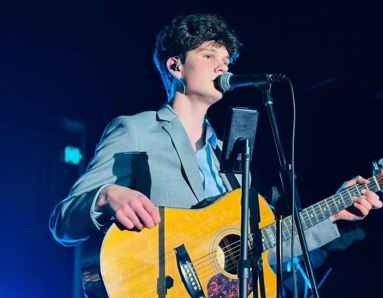 LUKE BRISBANE INDIE POP ARTIST CORPORATE EVENT ENTERTAINER