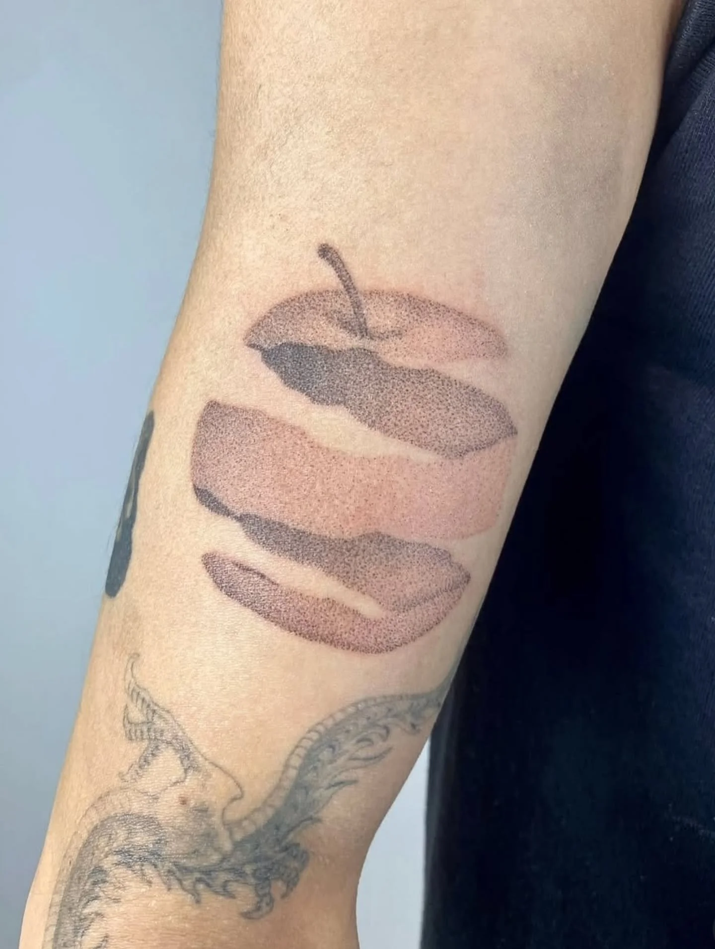 Peeling Apple 🍎 by @slosluggo 
Booking available
.
Next flash day: Halloween, Oct 31! 
.
.
#tattoo #apple #appletattoo #handpoke #vancouvertattoo #vancouvertattooartist #yvr #tattooflash