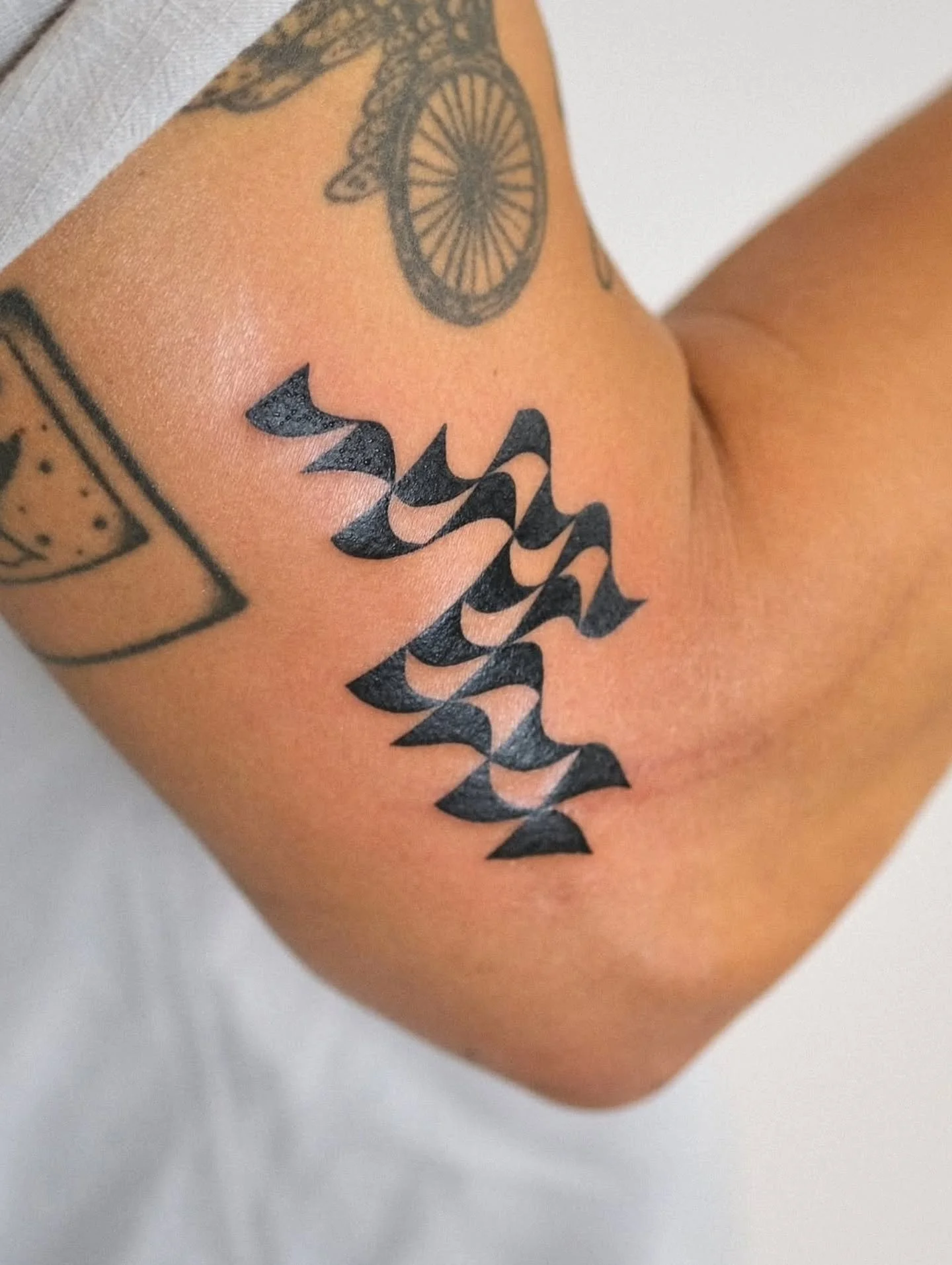 Pattern design by @zik_tats 
.
Upcoming Flash Day: Halloween, Oct 31!
.
.
#tattoo #pattern #vancouvertattoo #vancouverart #yvr #vancouvertattooartist #tattooflash