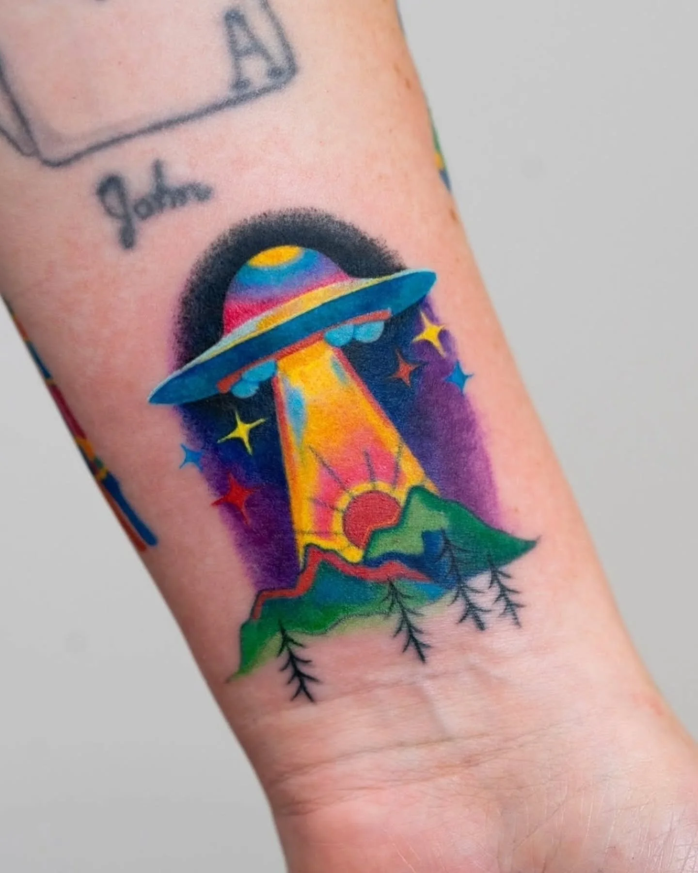 UFO abduction 👾👾👾by @heeyajenny (cover up work) 
.
Upcoming: Bebop pre holiday market, Nov 29 &amp; 30! 
.
.
#tattoo #vancouvertattoo #vancouverart #colortattoo #coverup #vancouvertattooartist #yvr