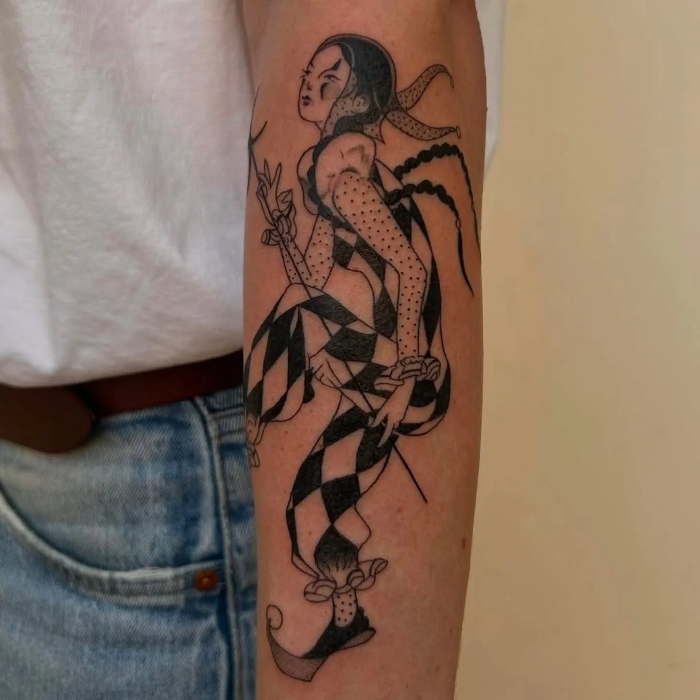 Jester lady 🃏 by @fl0atingb0nes (joining in Feb!) 
.
Upcoming: Friday 13th x Valentines flash day, Feb 13 + 14! 
.
.
#tattoo #vancouvertattoo #vancouverart #jester #vancouvertattooartist