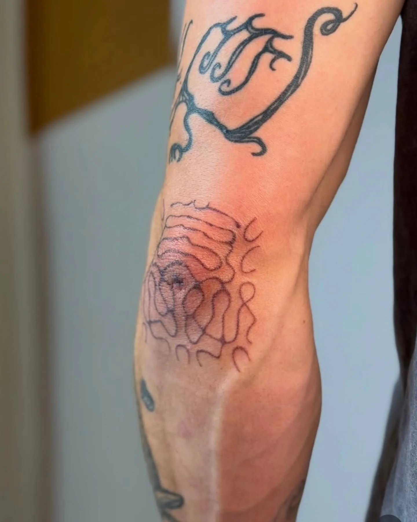 Cymatic pattern by @slosluggo 
.
Upcoming: Friday 13th x Valentine's Flash Event
Feb 13 + 14 (2 days!) 
Doors at 12 
First come first serve 
3283 Main St 
.
.
#tattoo #vancouvertattoo #cymatics #vancouvertattooartist #yvr