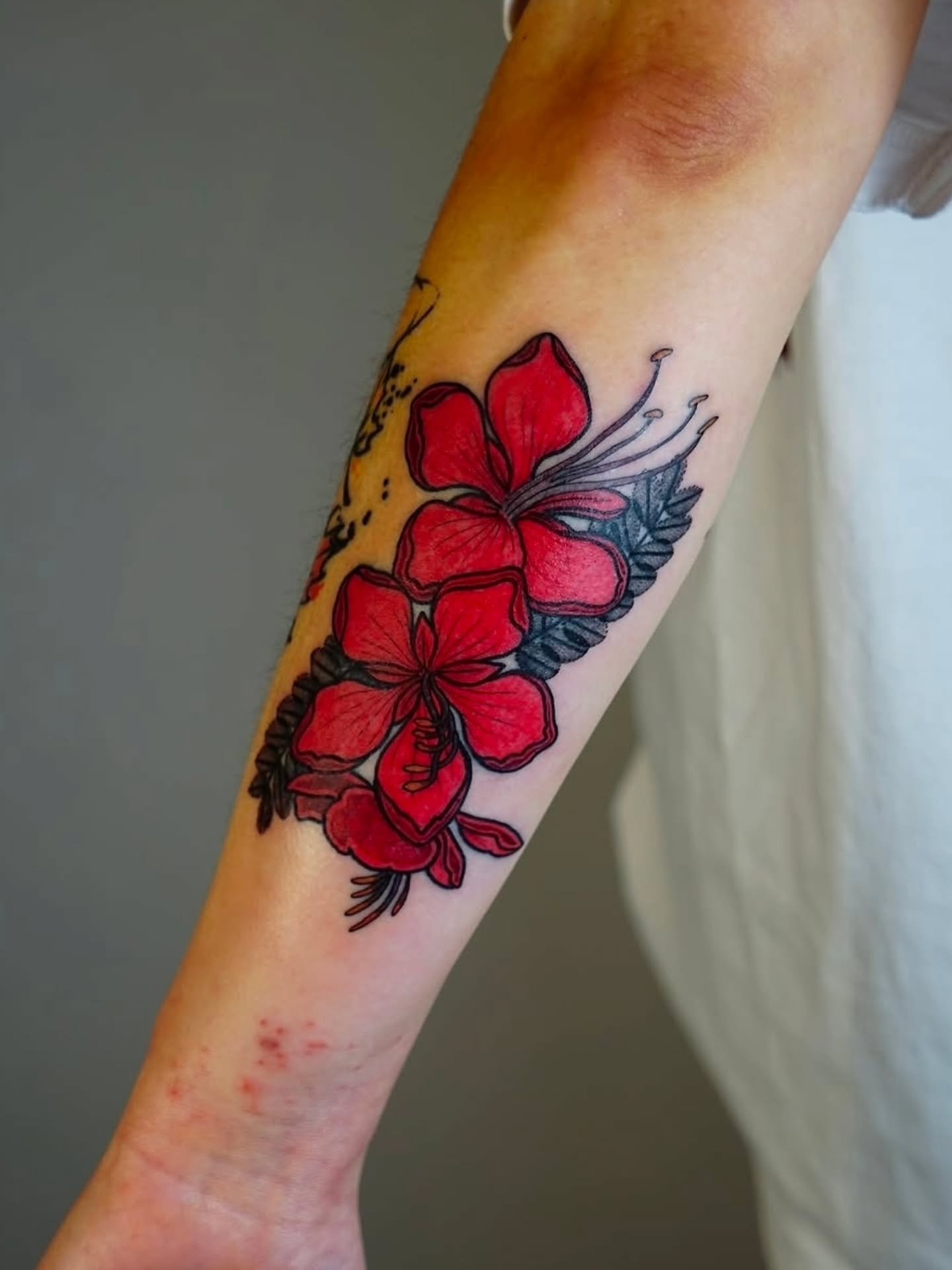 Flowers of flame tree 🌺 by @jjjojo____ who will soon be back in April! 
.
Upcoming: Music Flash Day, April 18 (details coming soon!)
.
.
#tattoo #floraltattoo #vancouvertattoo #vancouvertattooartist #yvr