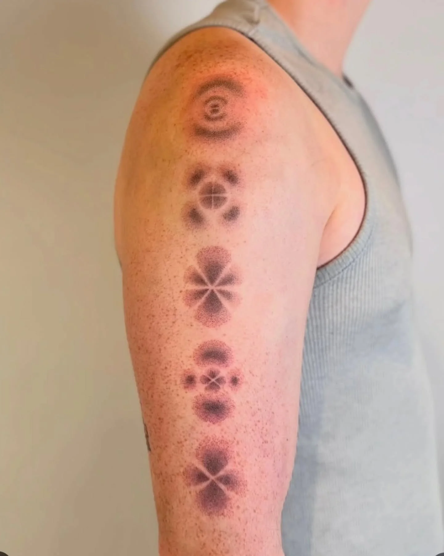 Hydrogen wave function 💮 by @slosluggo 
Booking weekends 
.
Upcoming: 
April 18 - We Love Music Too Flash Day, 12pm
April 25 - Signal / Bloom live music night, 7pm
.
.
#hydrogen #handpoke #vancouvertattoo #vancouverart #yvr