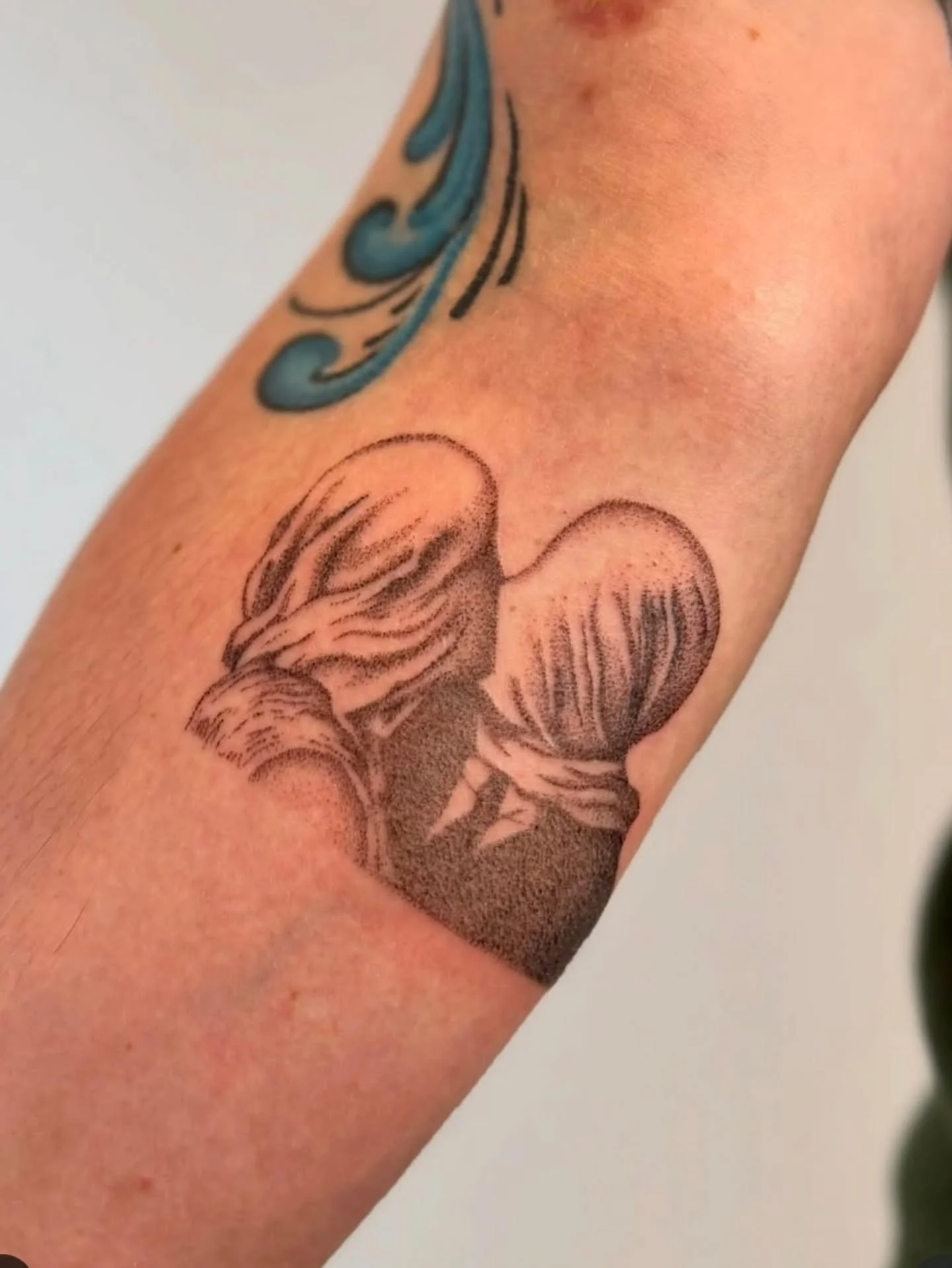 The Lovers ❤️ by @slosluggo 
.
.
#tattoo #handpoke #renemagritte #vancouvertattoo #vancouverart