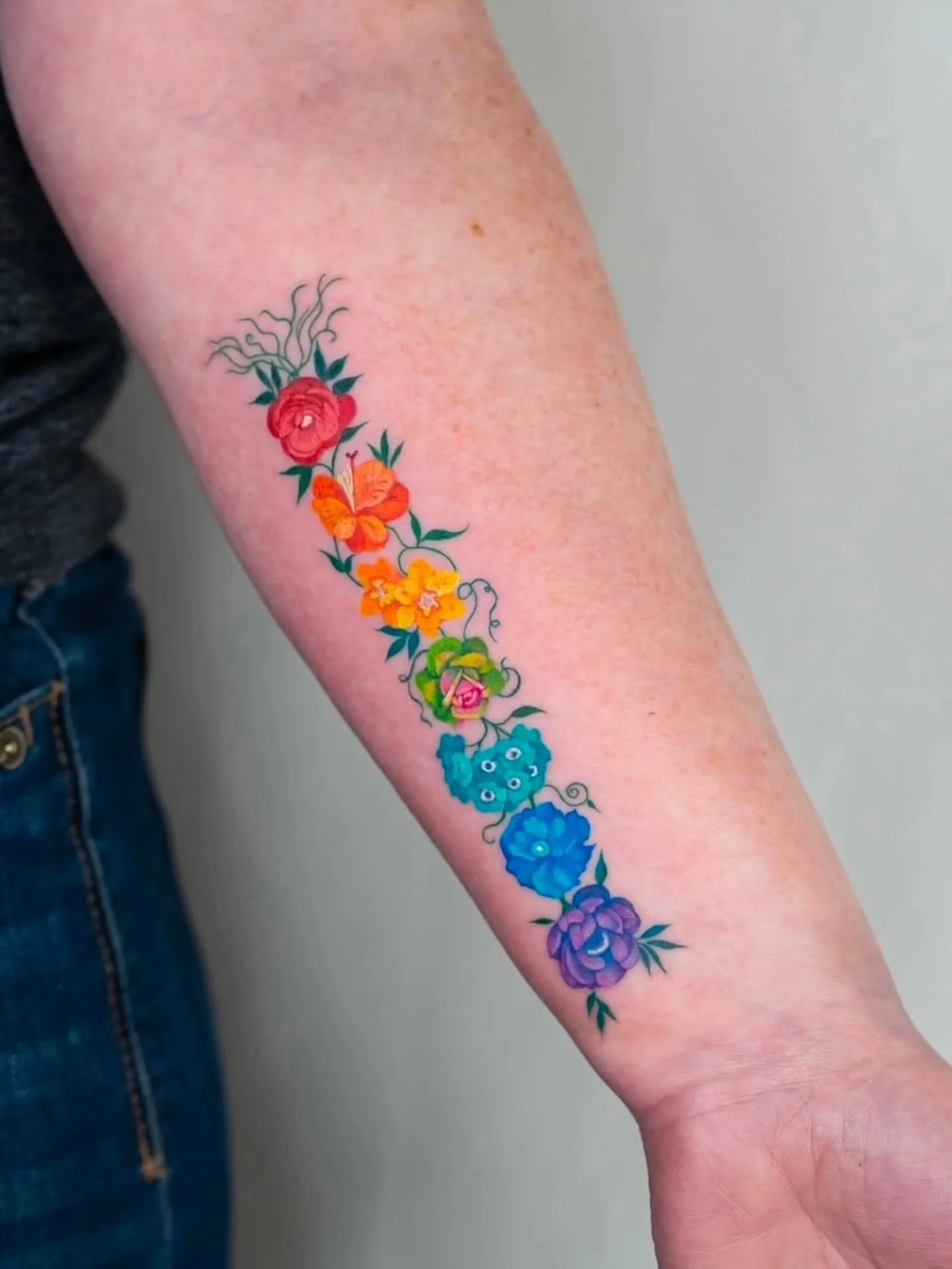 Colorful Chakra Flowers 🌺 by @heeyajenny 
Booking available 
.
.
#floraltattoo #vancouvertattoo #vancouverart #colortattoo #yvr