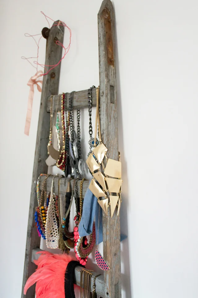 Source : inside closet