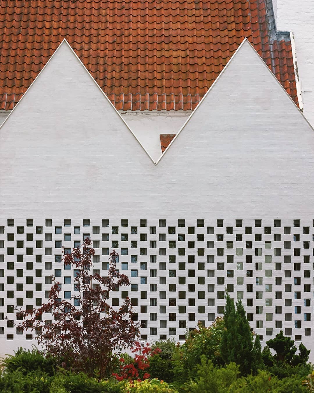Brickwork
Sacristy in Tilst, Denmark / 2020
Photo: @torbeneskerod 

#tuliniuslind #danisharchitecture #brickwork #tilst #danskarkitektur