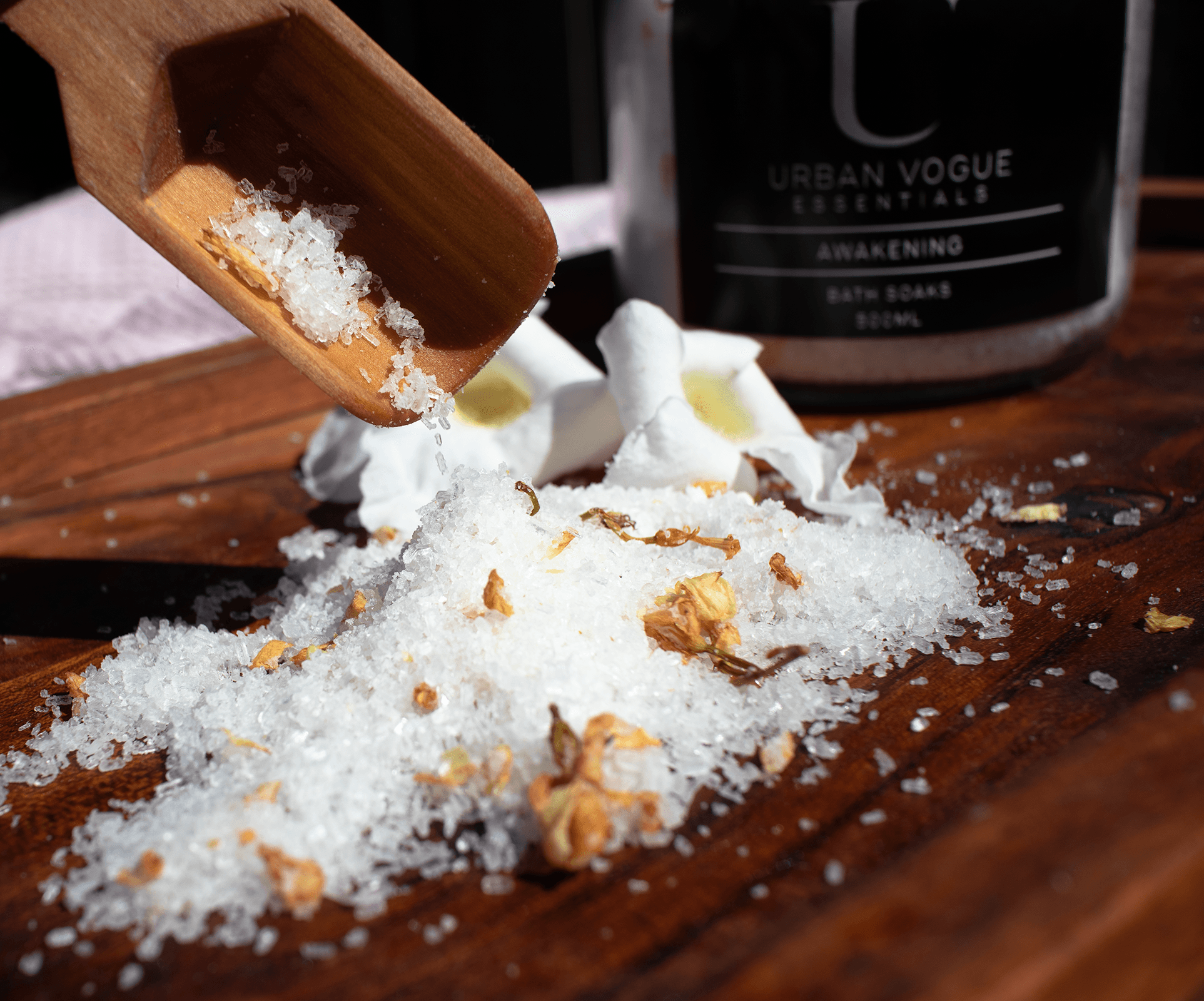Body-Scrub-Awakening-UV-essentials.png