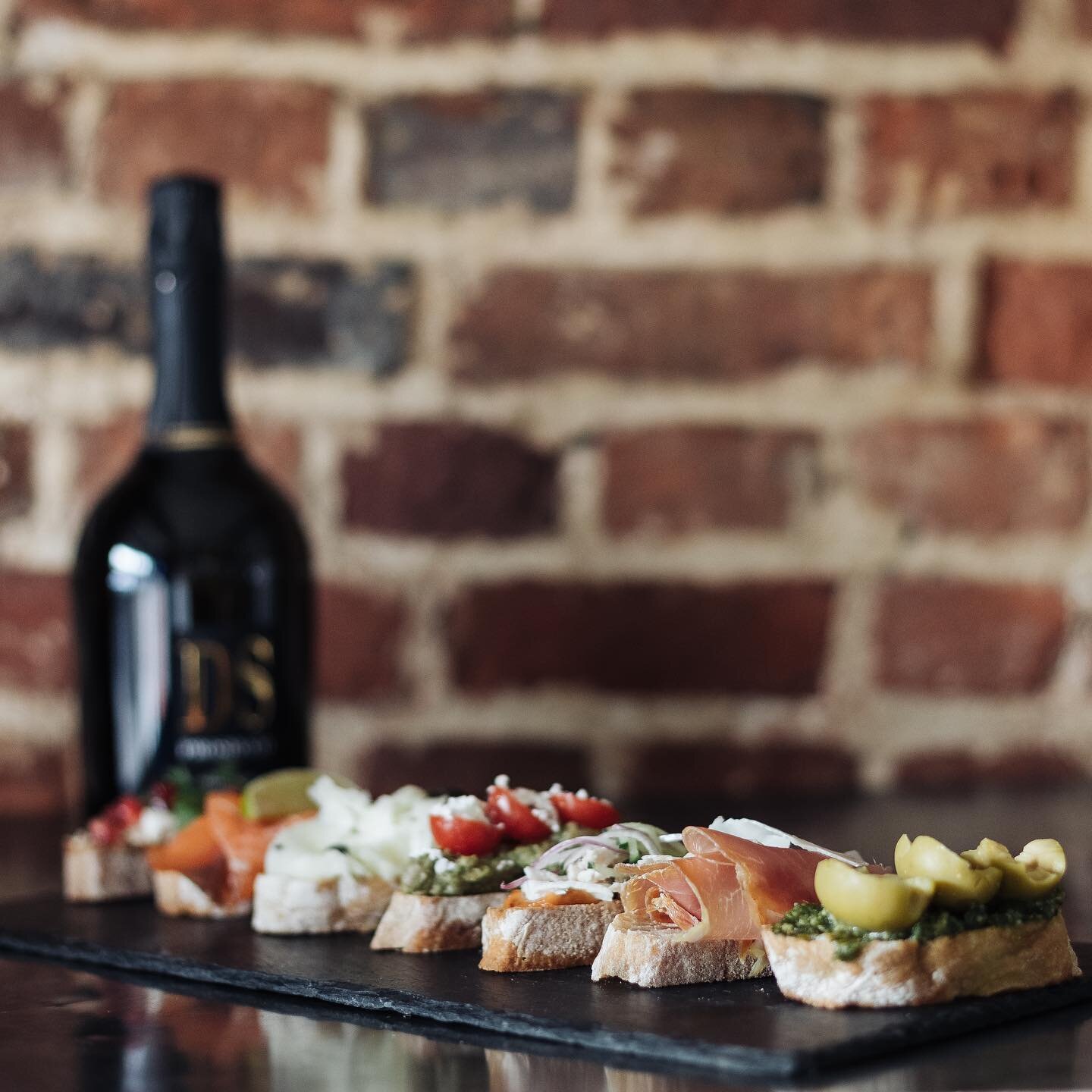 Perfect for small parties our Prosecco &amp; crostini make for effortless entertaining. For two people or more... 
Call The Grocer at 91 on 01494 724581 to order 🥂 #festivefood #christmas #celebration #crostini #prosecco #party