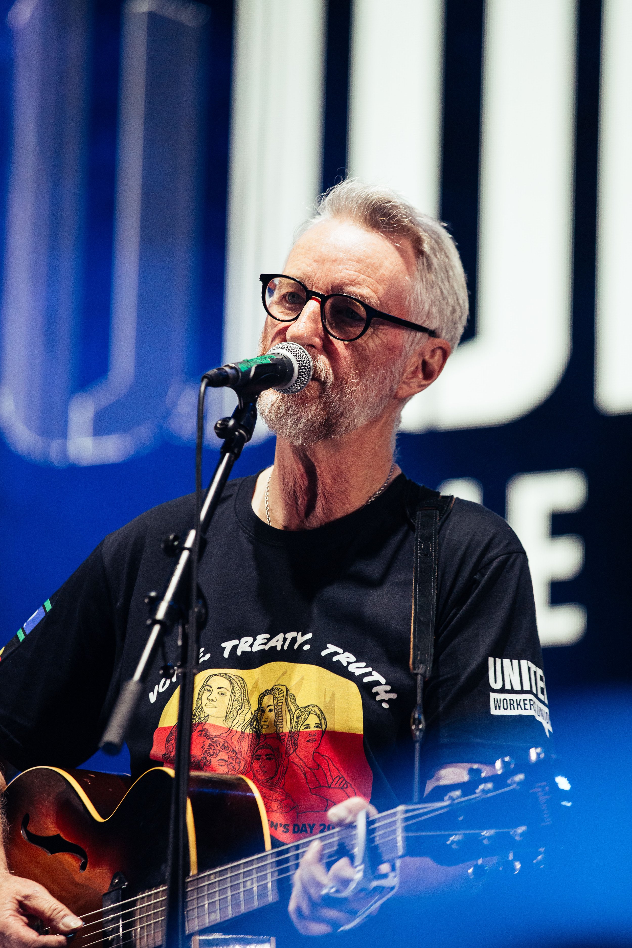 BILLYBRAGG_LaurenConnelly-8.jpg