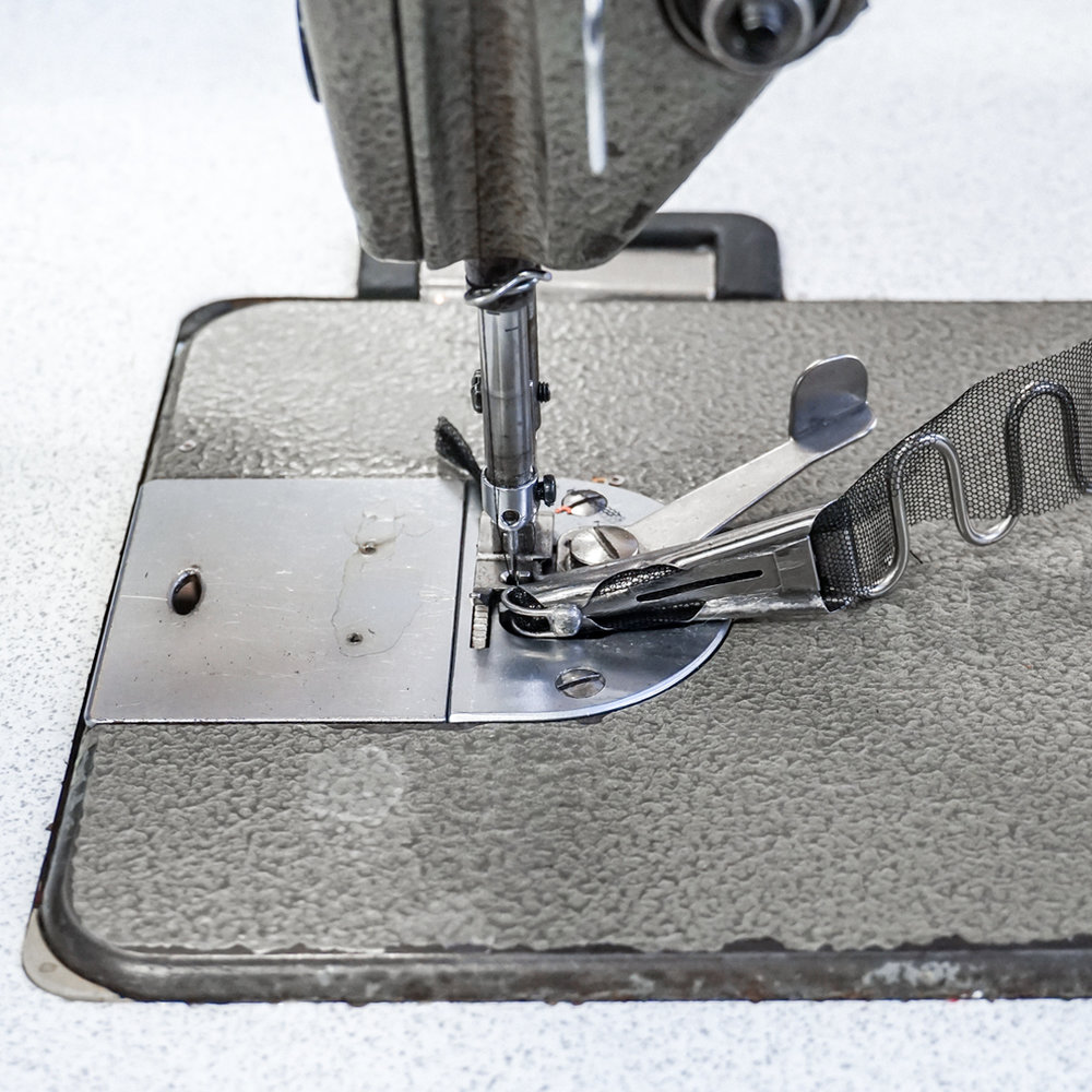 industrial-sewing-machine-with-binding-foot.jpg