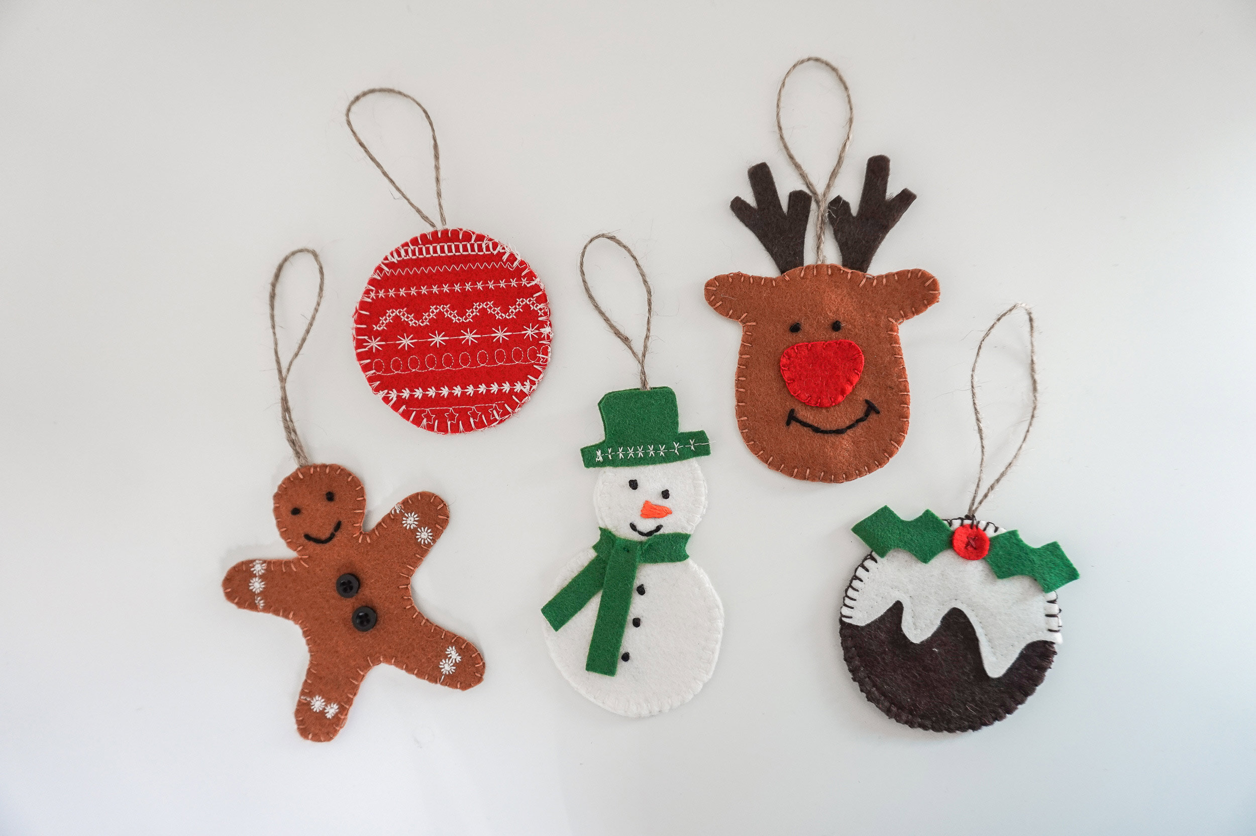 MAKE A FELT CHRISTMAS TREE DECORATION — Dot n Cross | Sewing and ...