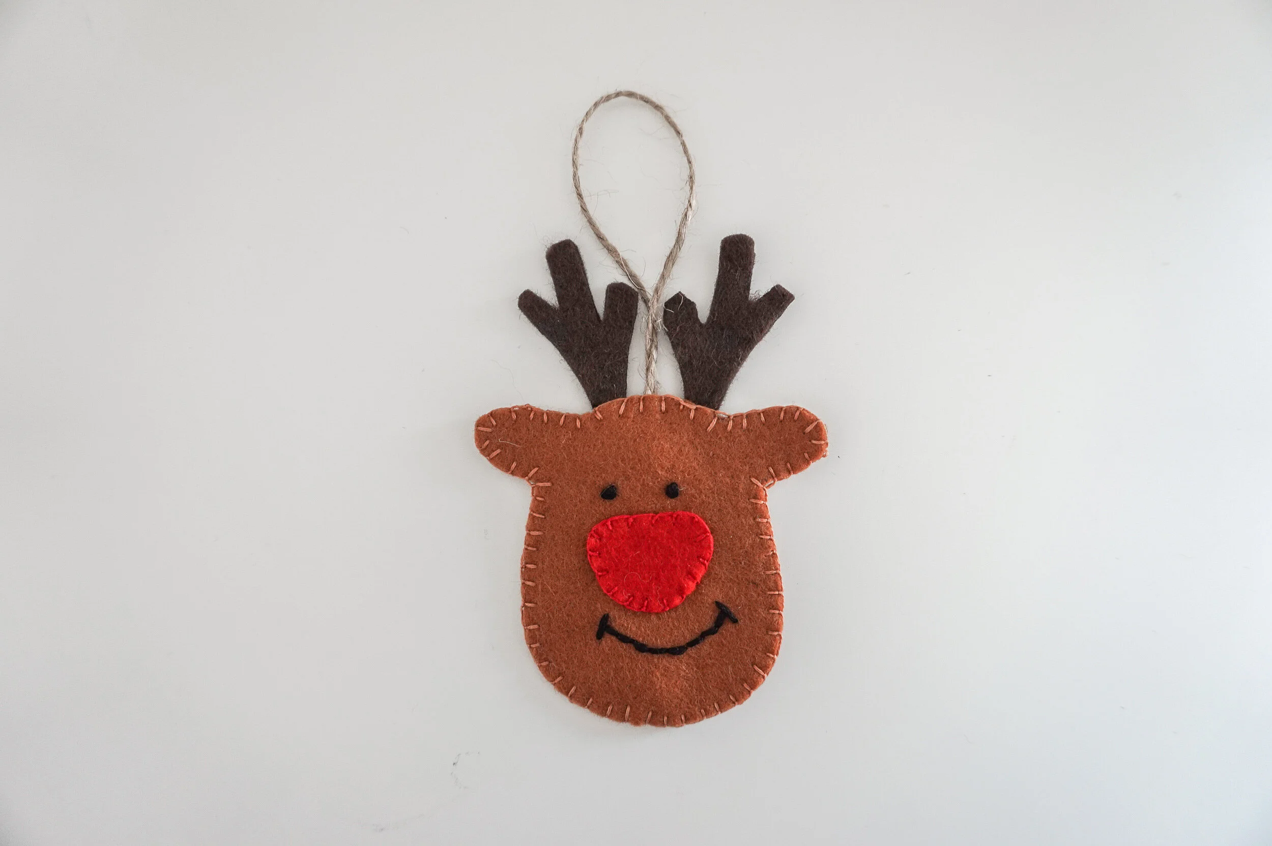 MAKE A FELT CHRISTMAS TREE DECORATION — Dot n Cross Sewing and