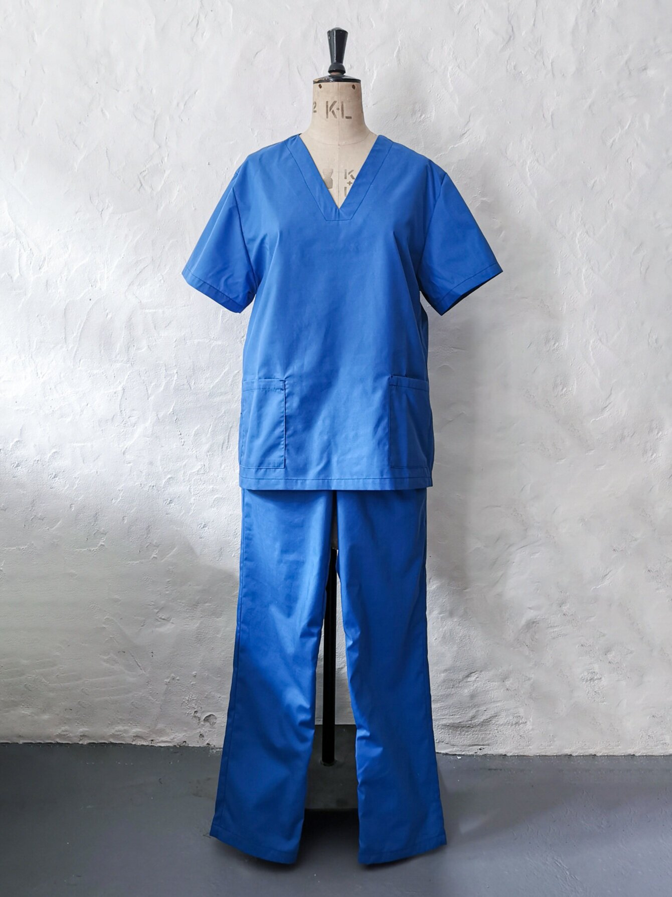 HOW TO MAKE SCRUBS FOR THE NHS - A STEP BY STEP PHOTO GUIDE — Dot