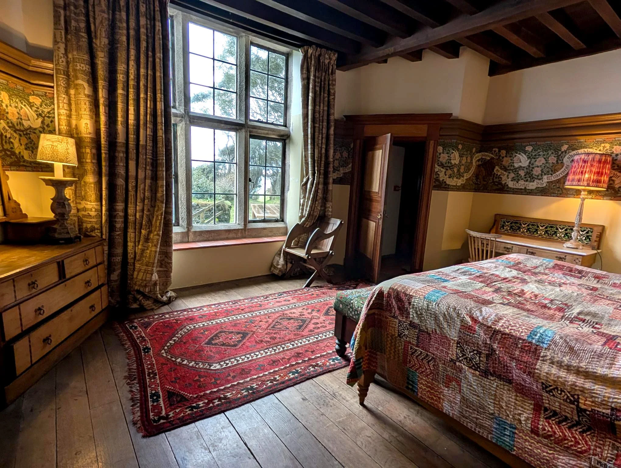 ROOM 1