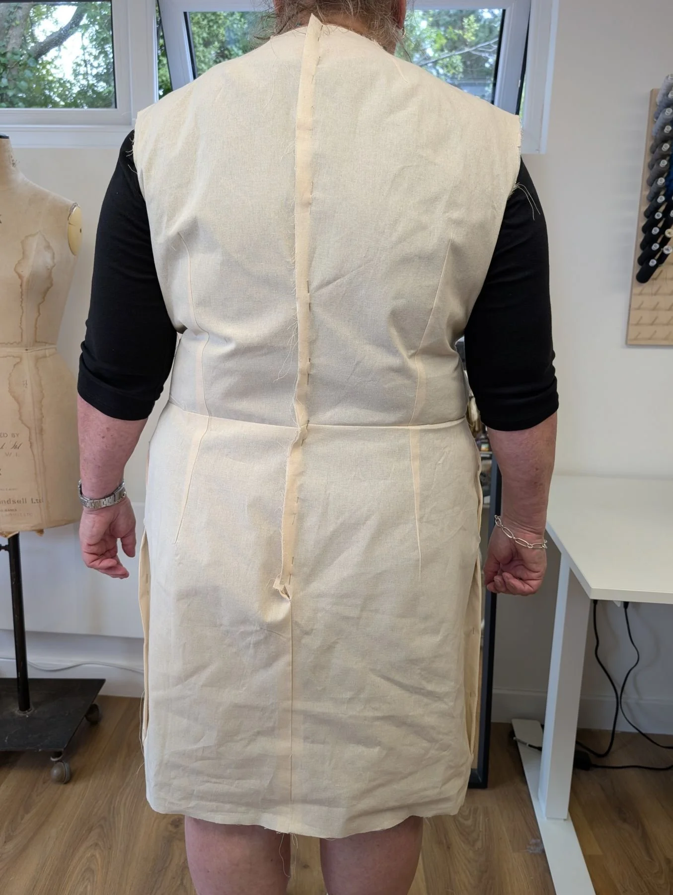 fitting-dress-block-skirt-back.jpg