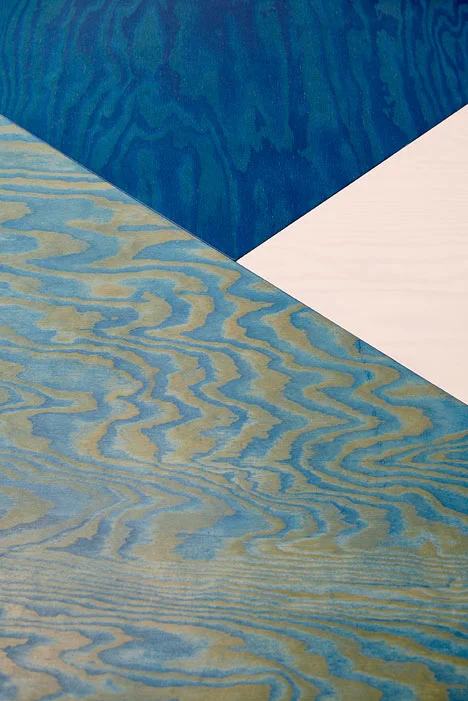 Color blocked // print mixed wood floors (photo: dezeen.com )