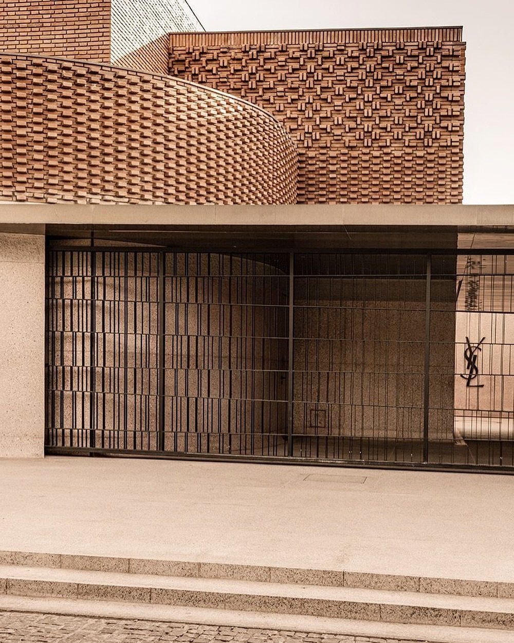 YSL
Designed by Studio KO, this stunning museum captures the essence of couture, featuring an exterior that reflects the weave of fabric and an interior reminiscent of a luxurious jacket lining. Home to over 1,000 couture garments and accessories, th