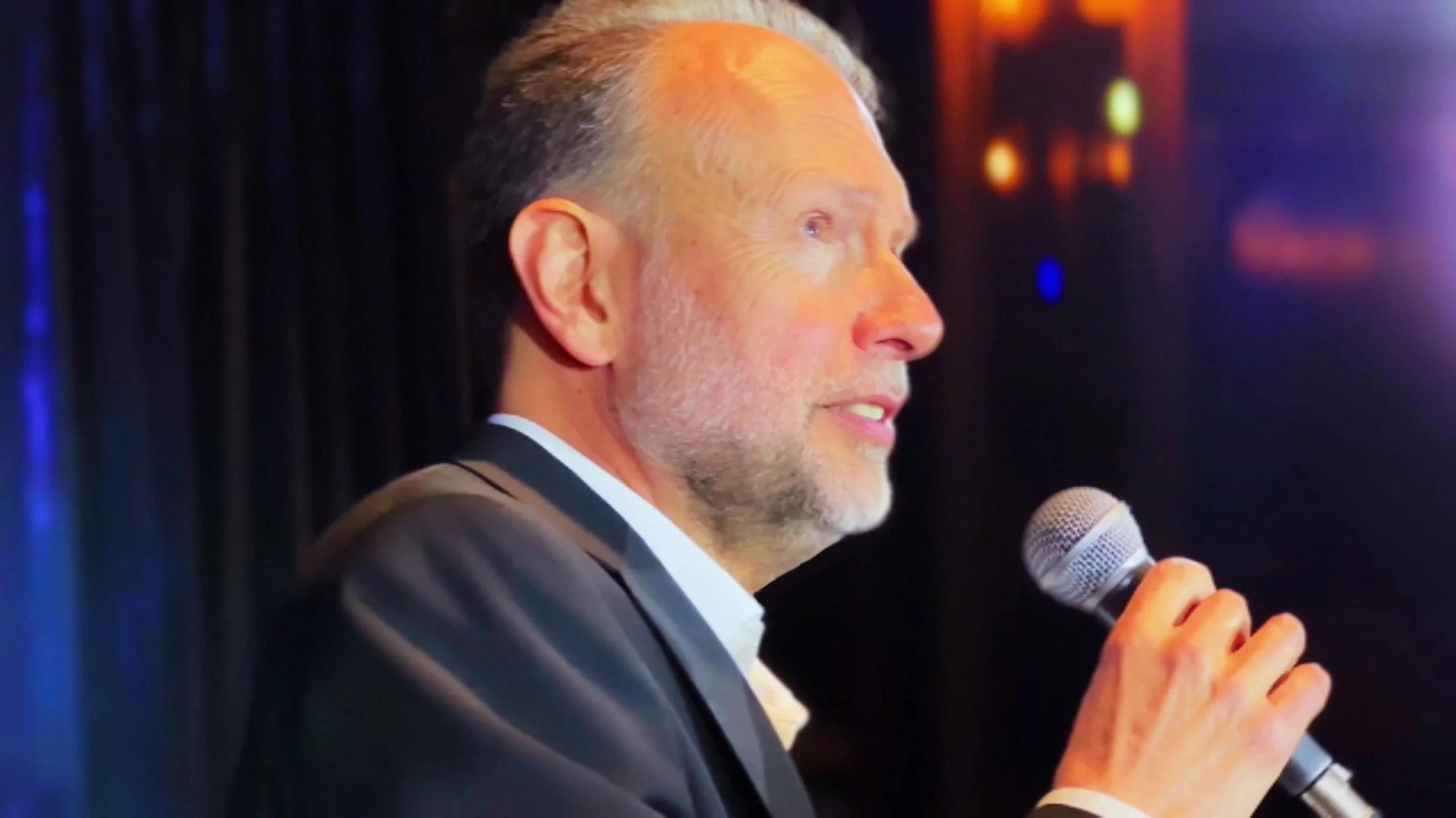 Thinking chinlightingeye4.jpg