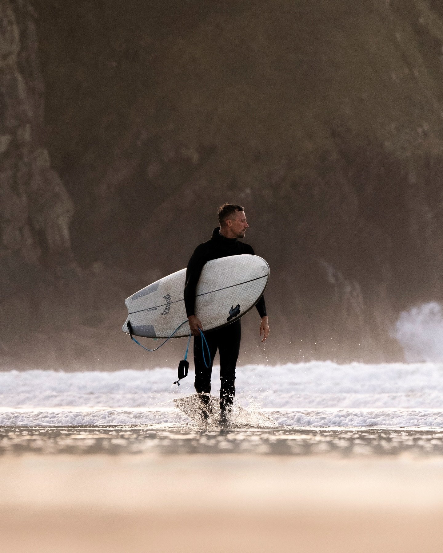 Surfers snapped from Devon. 

#putsborough #devon #surf