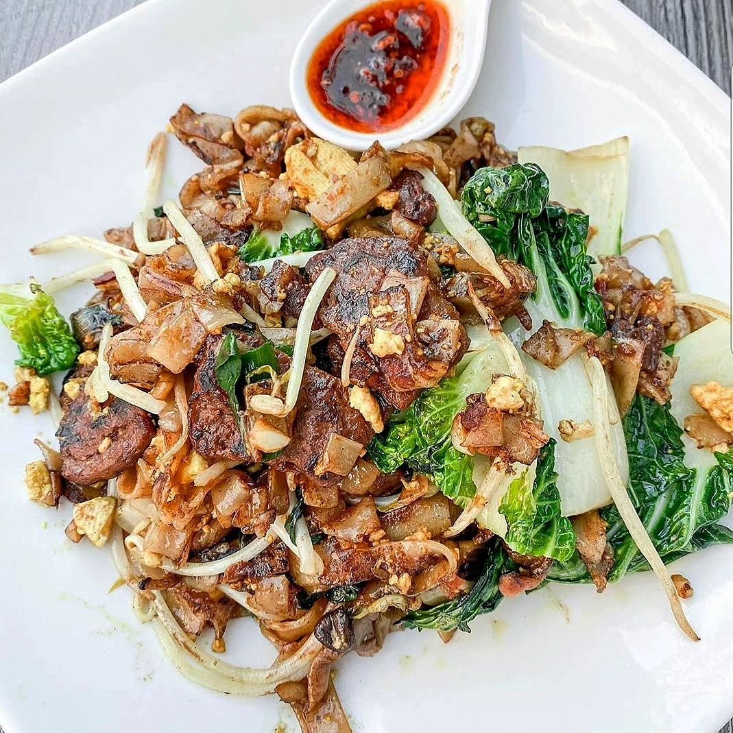 Last couple weeks for CKT, Chili Wontons and a few other summer menu staples as we switch gears to fall. Come soak up these last sun filled days on the patio before they're gone!

#charkwayteow
#malaysiannoodles
#vegannoodles
#veganmalaysian
#tasteto