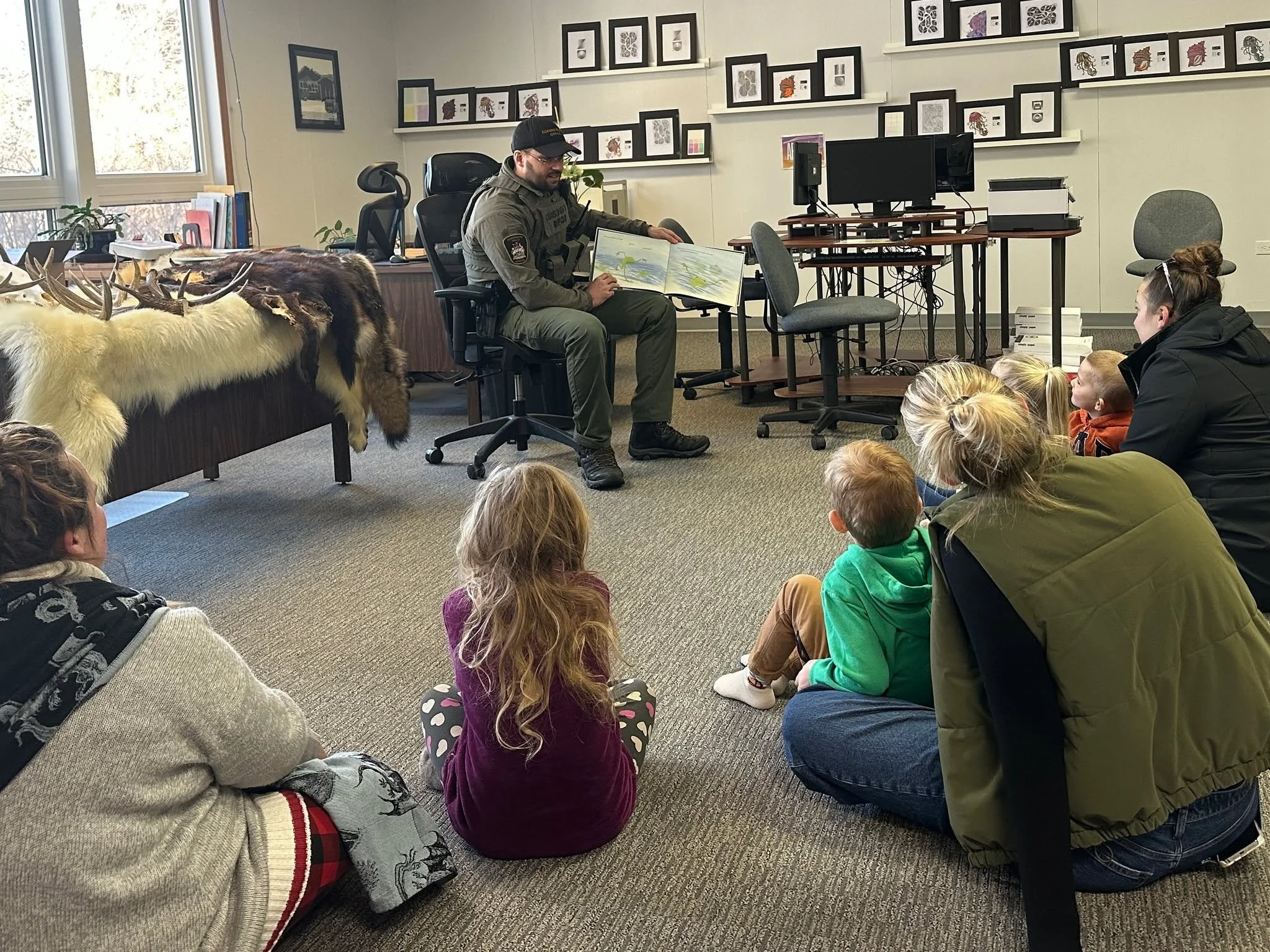 💚 Huge thanks to Manitoba Conservation Officer Matt for coming to StoryTime this morning! The kids(&amp; staff😊) had so much fun and loved seeing/touching all the cool things he brought! 🐾📚✨ #MCOA #manitobaconservationofficers