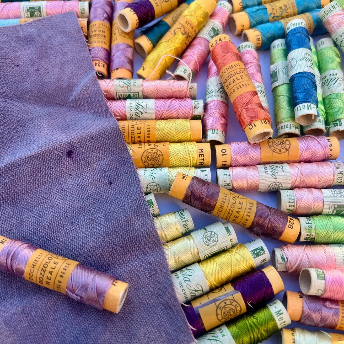 I found these beautiful vintage silk threads in a market in Italy. As a natural dyer I love these threads, as the colours blend beautifully with #naturallydyed fabrics compared to modern sewing threads.
Pescara, Italy 2025

#mercato #seta #vintagethr