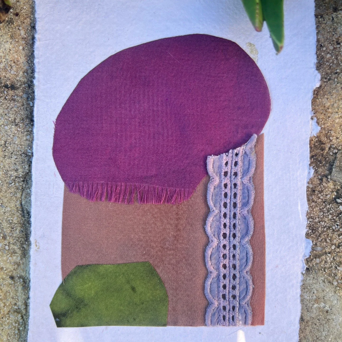 Day 21 of @dothe100dayproject where I'm focusing on creating textile samples using all of my naturally dyed fabric scraps and salvaged yarn ends from my larger fibre projects.

🪡 Today I've made a #fabriccollage with some small, leftover naturally d