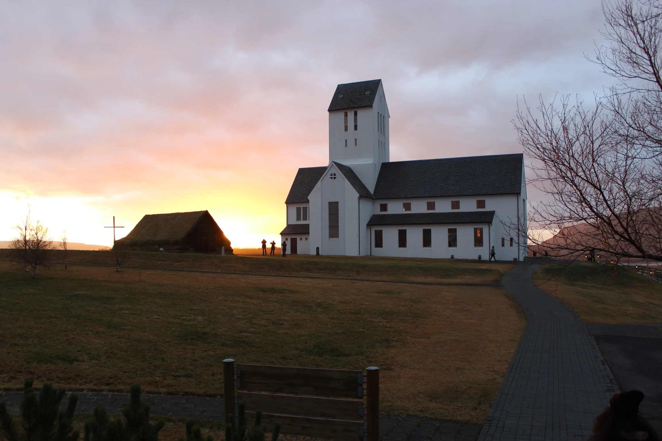 Thriving 30, Volume 13: The Power of Helping