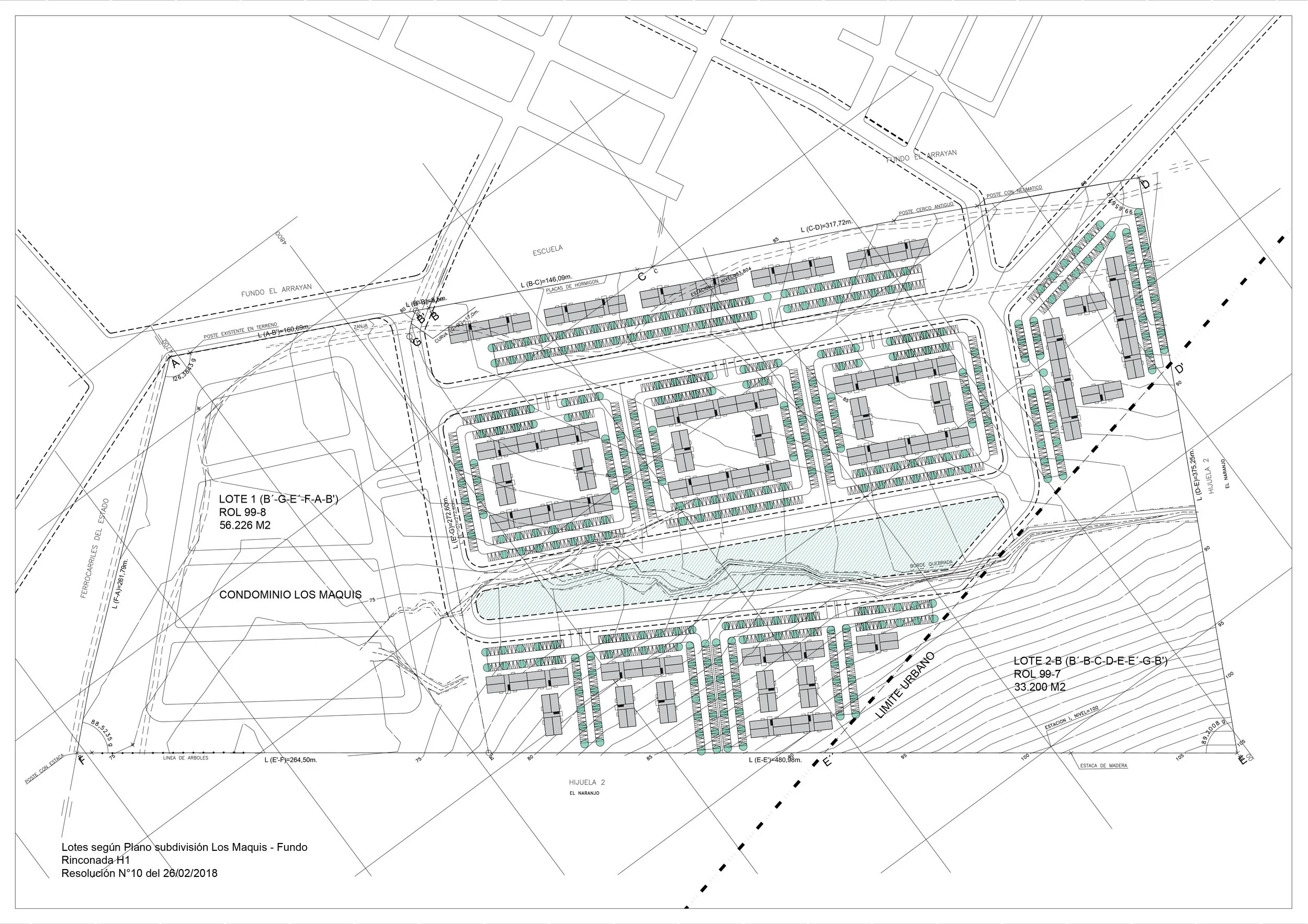 Plano técnico de un desarrollo residencial con lotes, calles, áreas verdes y estructuras de edificios.