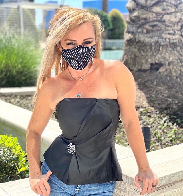 Wear your mask 😷 with a side of inner and outer sparkle 🌟thank you 🙏🏻 @basilnco for my mask 😁 #fashionmask #maskfashion #stayhome #besafeoutthere #houstonquarantine #keephoustonstrong @mkmetro #summerfashion2020 #realtorsofinstagram #covid_19 #p